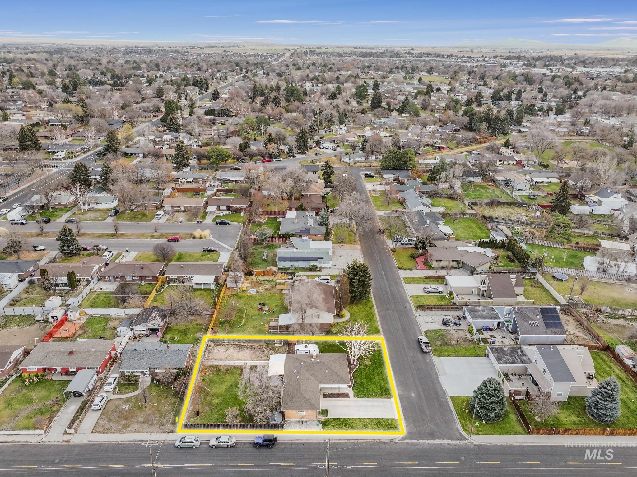 1705 Maplewood Dr, Twin Falls, Idaho 83301, 5 Bedrooms, 3 Bathrooms, Residential For Sale, Price $360,000,MLS 98969975