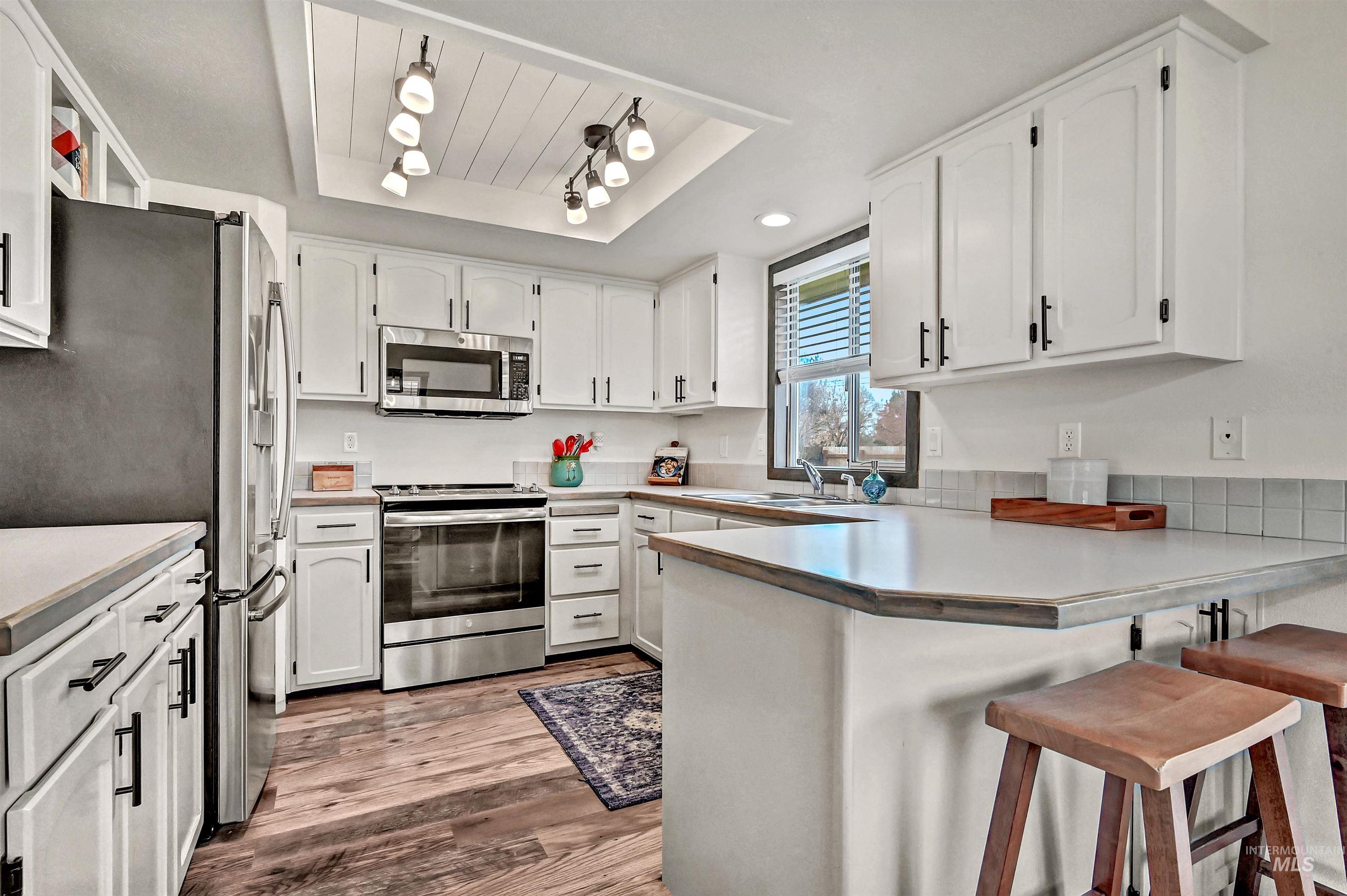 6895 N Amesbury Way, Boise, Idaho 83714-6147, 3 Bedrooms, 2 Bathrooms, Residential For Sale, Price $438,000,MLS 98969976