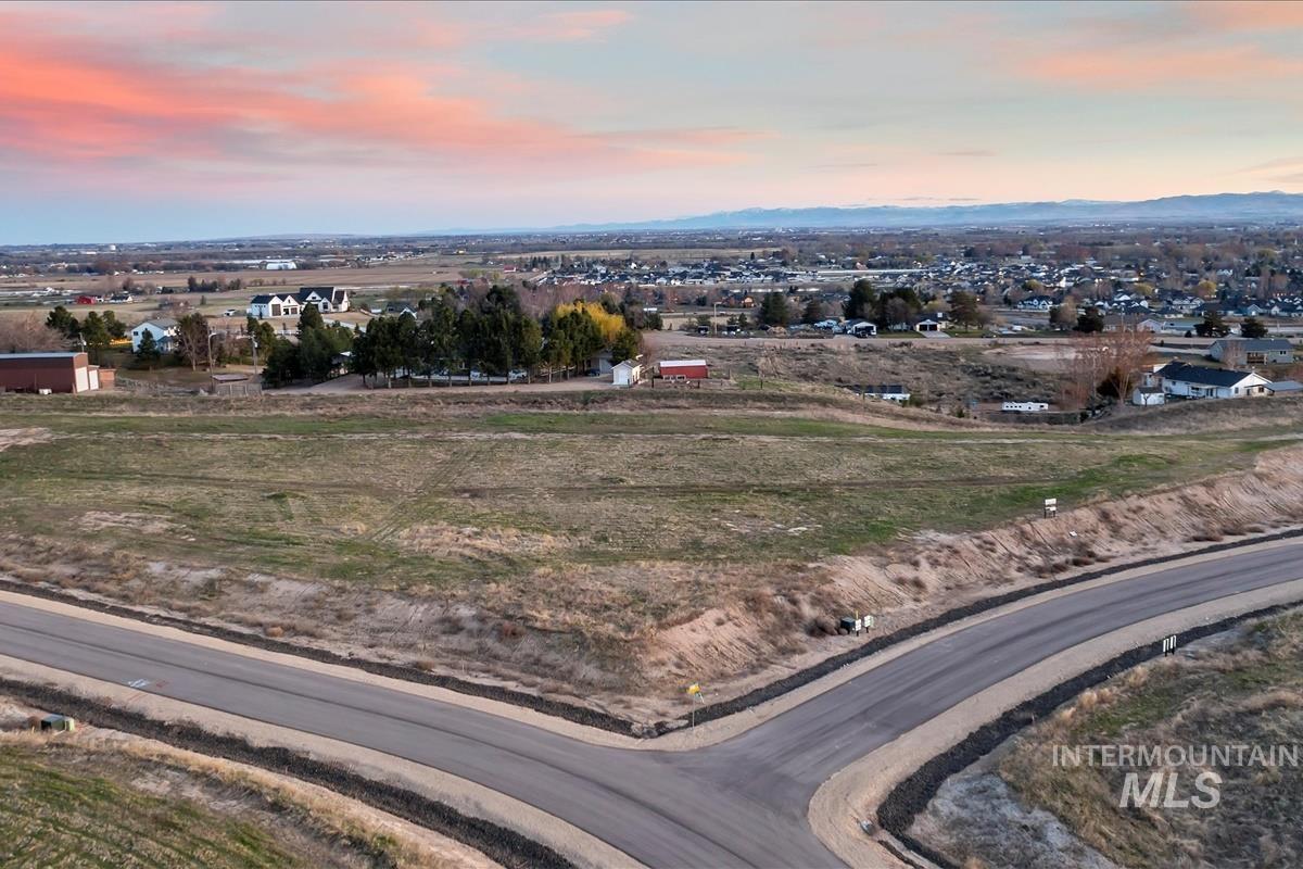 8085 Quail Hollow Dr, Middleton, Idaho 83644, 4 Bedrooms, 4.5 Bathrooms, Residential For Sale, Price $1,699,900, 98969985