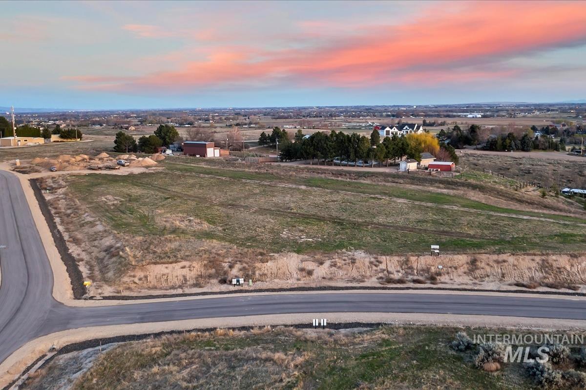 8085 Quail Hollow Dr, Middleton, Idaho 83644, 4 Bedrooms, 4.5 Bathrooms, Residential For Sale, Price $1,699,900, 98969985