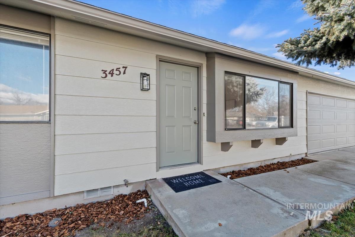 Property entrance featuring crawl space