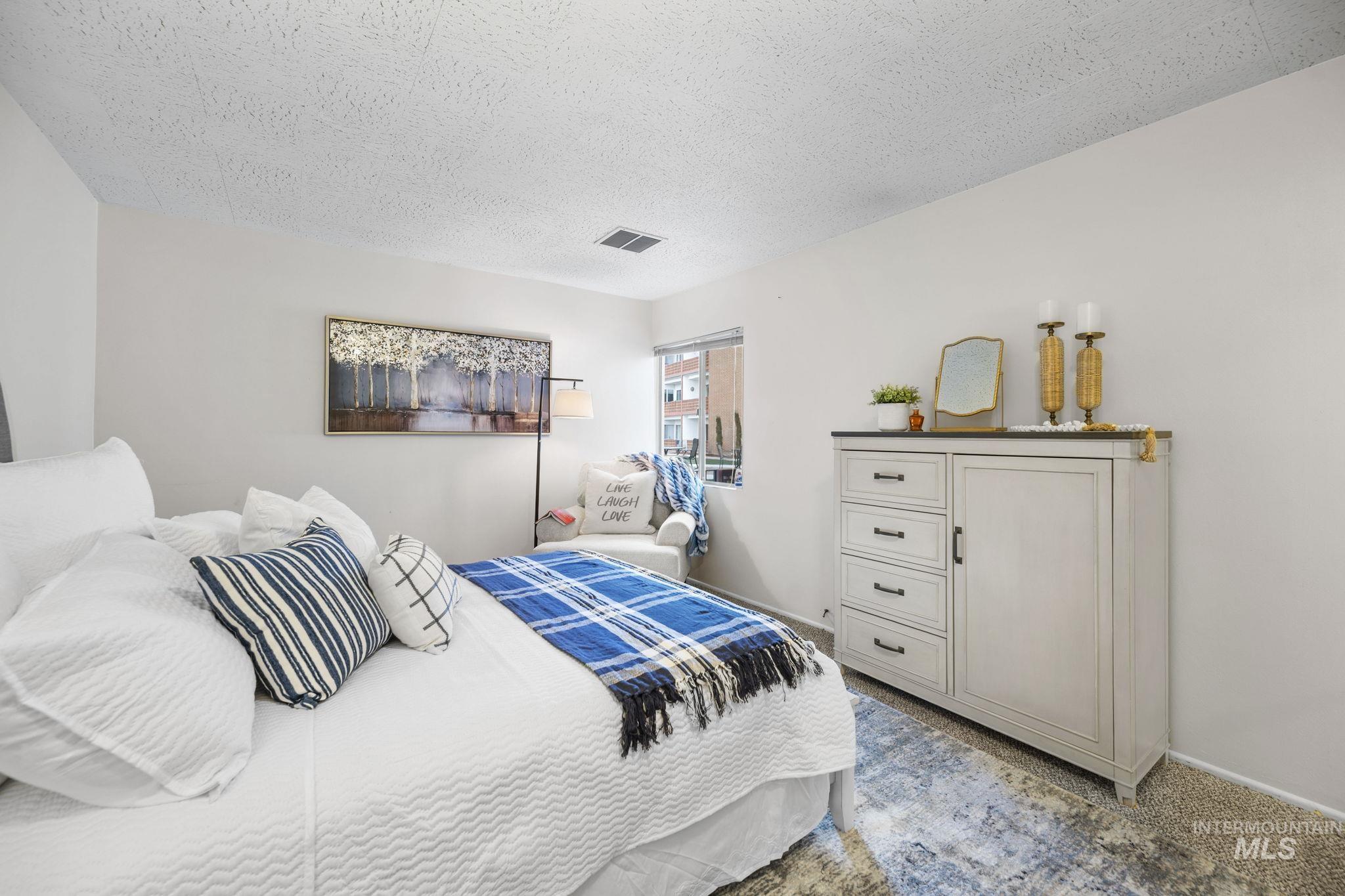 3701 W Crescent Rim Dr, Boise, Idaho 83706, 2 Bedrooms, 1 Bathroom, Residential For Sale, Price $300,000, 98969997