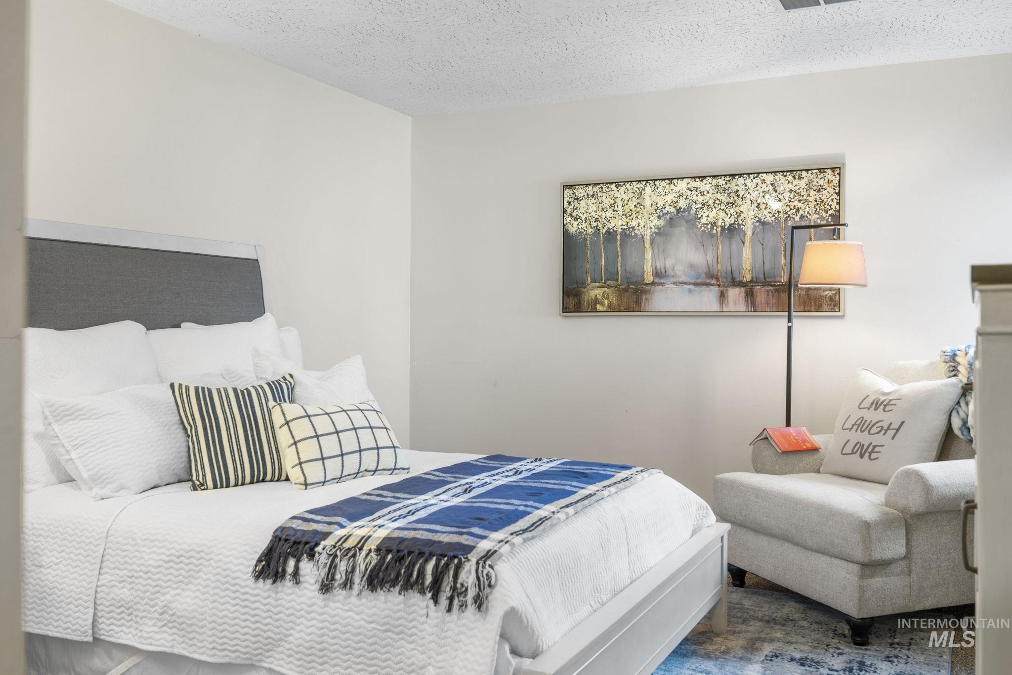 3701 W Crescent Rim Dr, Boise, Idaho 83706, 2 Bedrooms, 1 Bathroom, Residential For Sale, Price $300,000, 98969997