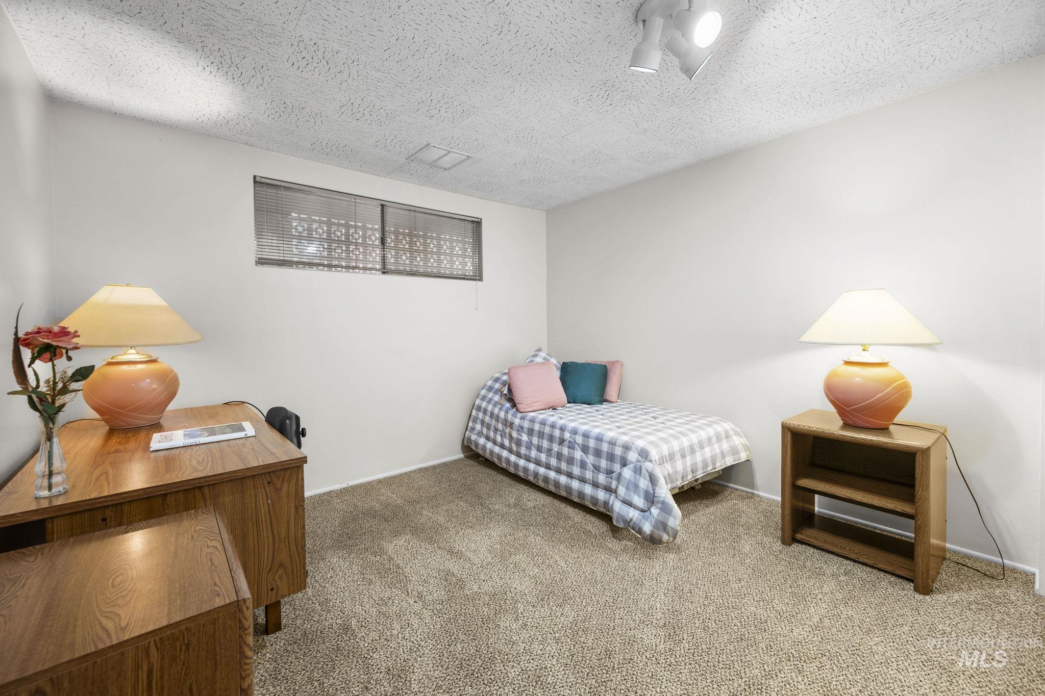 3701 W Crescent Rim Dr, Boise, Idaho 83706, 2 Bedrooms, 1 Bathroom, Residential For Sale, Price $300,000, 98969997