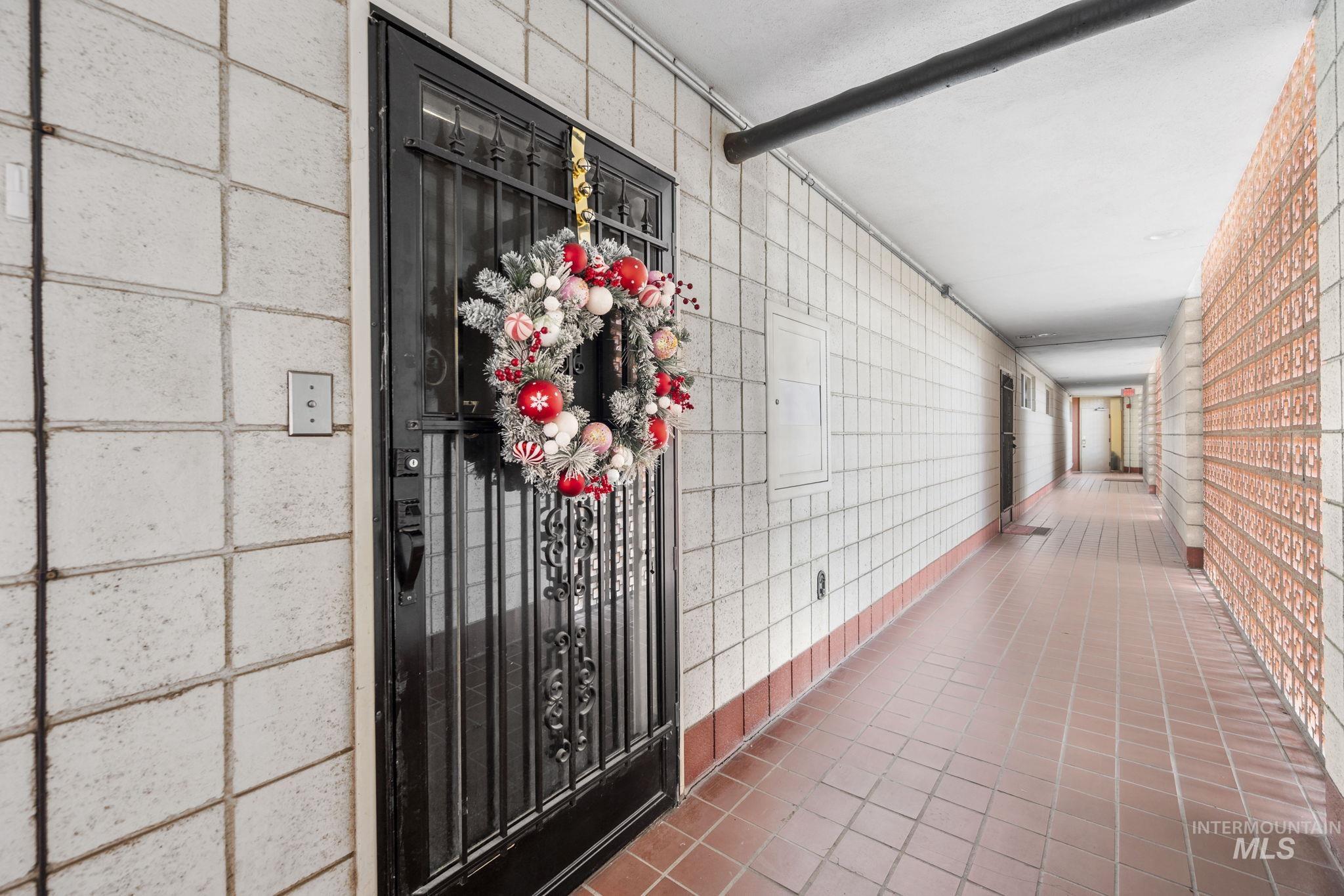 3701 W Crescent Rim Dr, Boise, Idaho 83706, 2 Bedrooms, 1 Bathroom, Residential For Sale, Price $300,000, 98969997