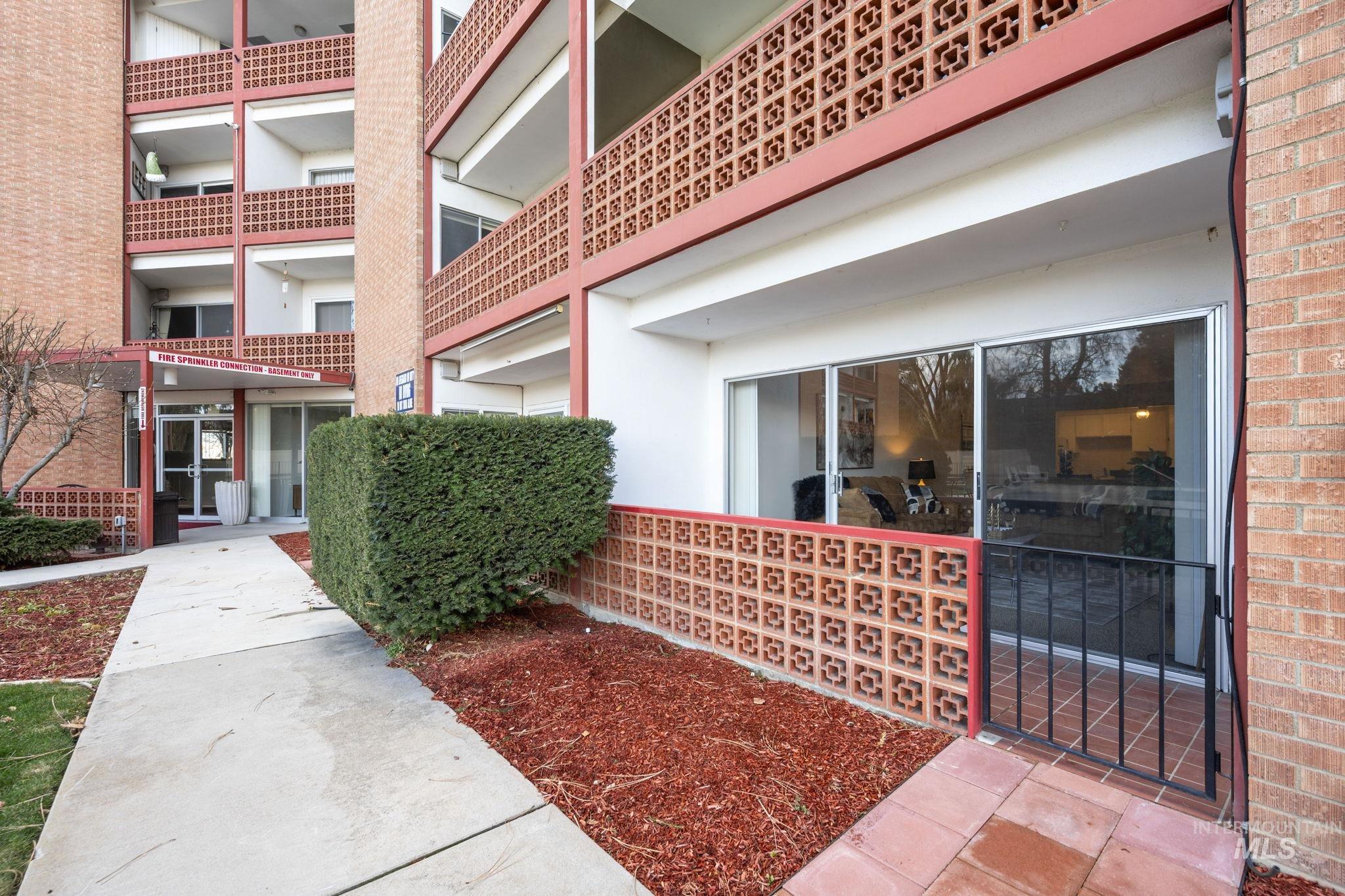 3701 W Crescent Rim Dr, Boise, Idaho 83706, 2 Bedrooms, 1 Bathroom, Residential For Sale, Price $300,000, 98969997