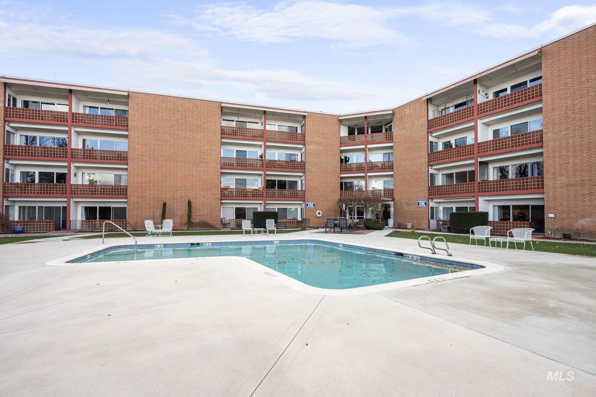 3701 W Crescent Rim Dr, Boise, Idaho 83706, 2 Bedrooms, 1 Bathroom, Residential For Sale, Price $300,000, 98969997