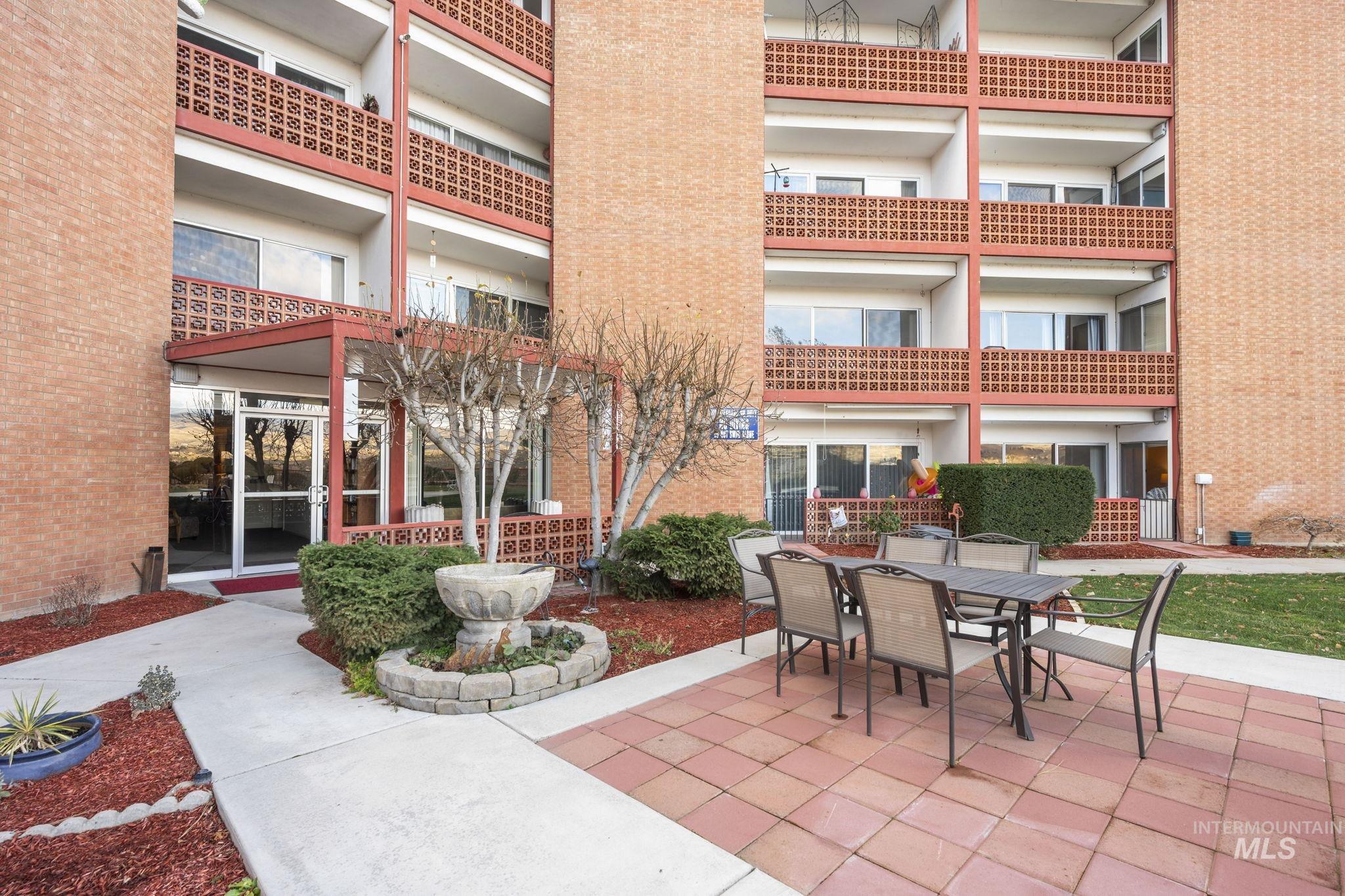 3701 W Crescent Rim Dr, Boise, Idaho 83706, 2 Bedrooms, 1 Bathroom, Residential For Sale, Price $300,000, 98969997