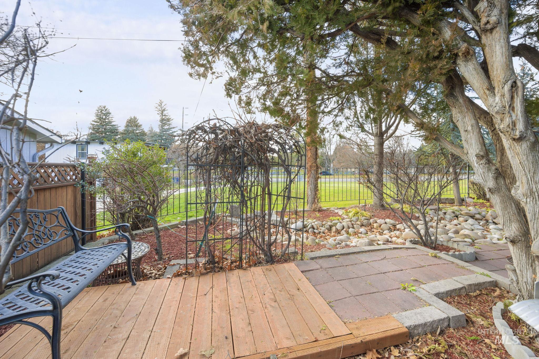 3701 W Crescent Rim Dr, Boise, Idaho 83706, 2 Bedrooms, 1 Bathroom, Residential For Sale, Price $300,000, 98969997