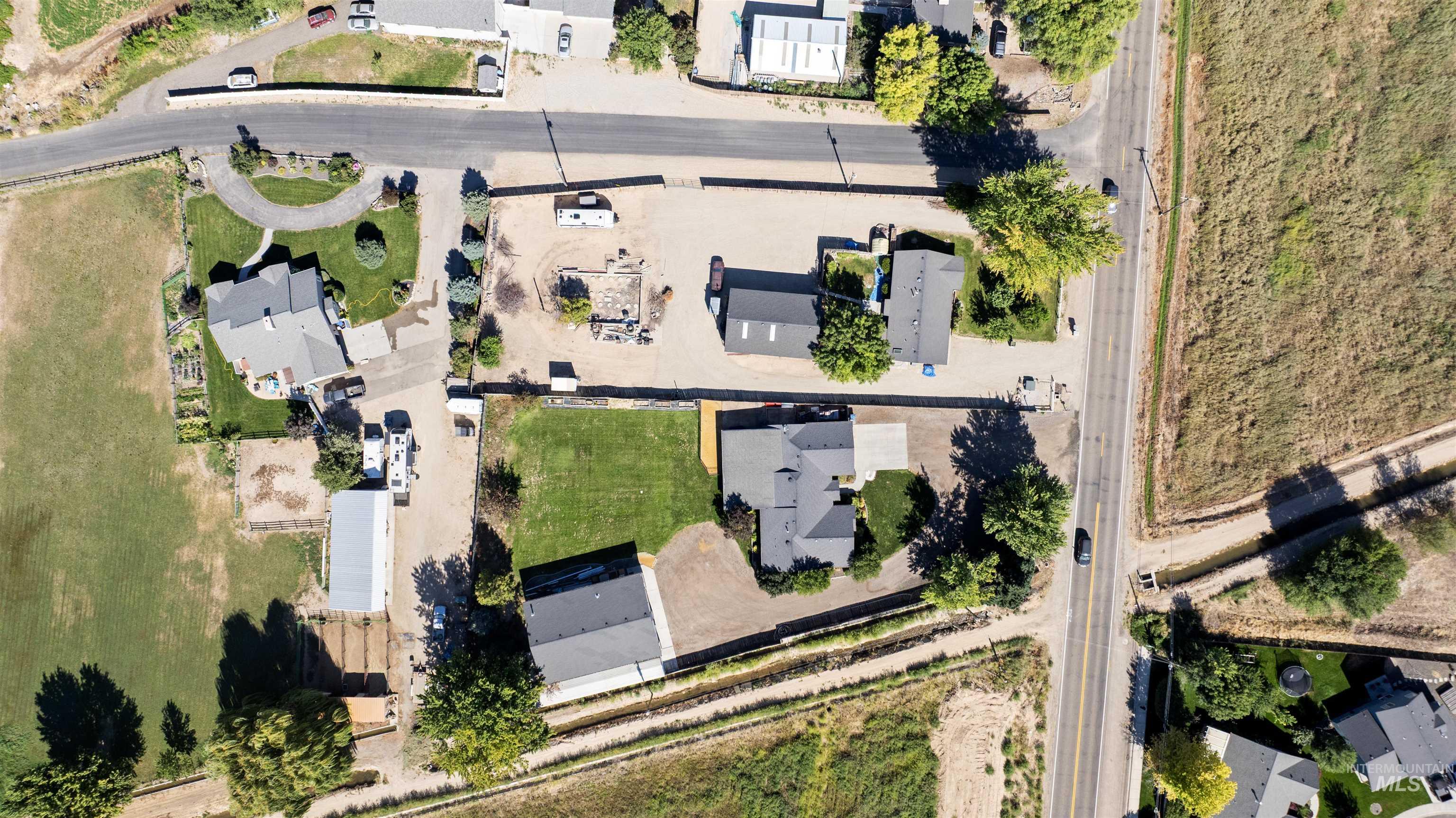 Aerial view of property and surrounding area