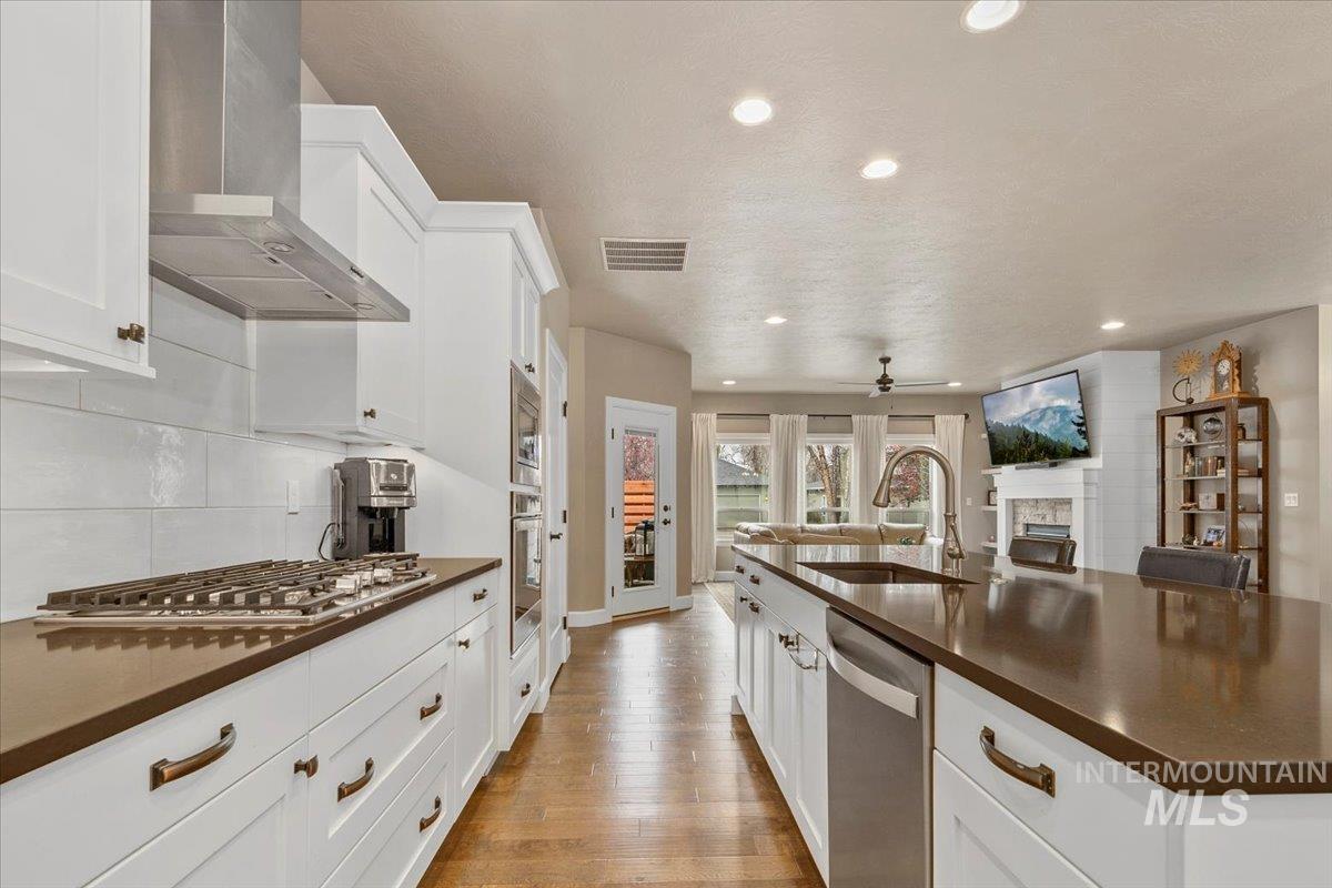 2453 N Birchgrove Ln, Boise, Idaho 83703, 3 Bedrooms, 2 Bathrooms, Residential For Sale, Price $642,000, 98970005