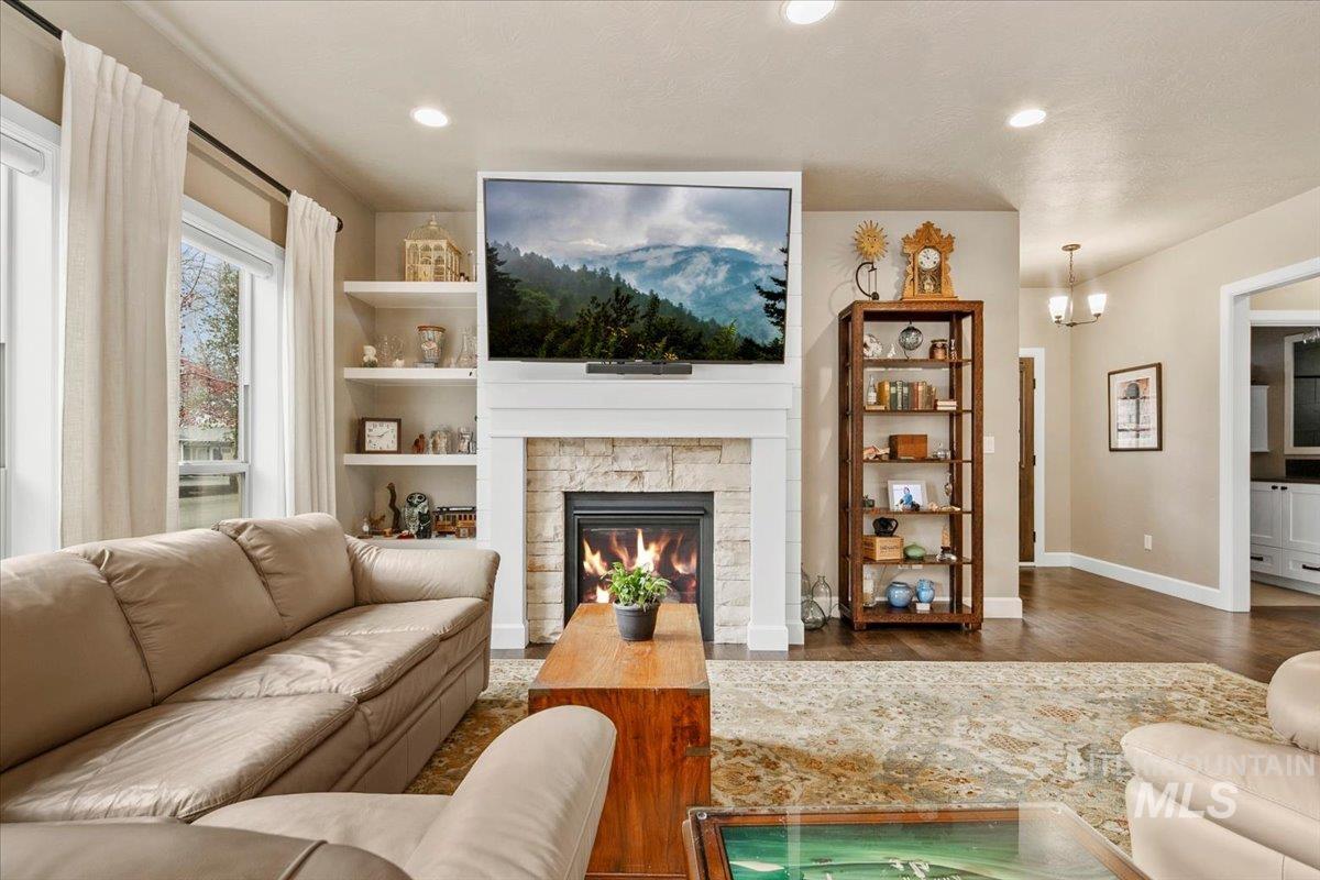 2453 N Birchgrove Ln, Boise, Idaho 83703, 3 Bedrooms, 2 Bathrooms, Residential For Sale, Price $642,000, 98970005