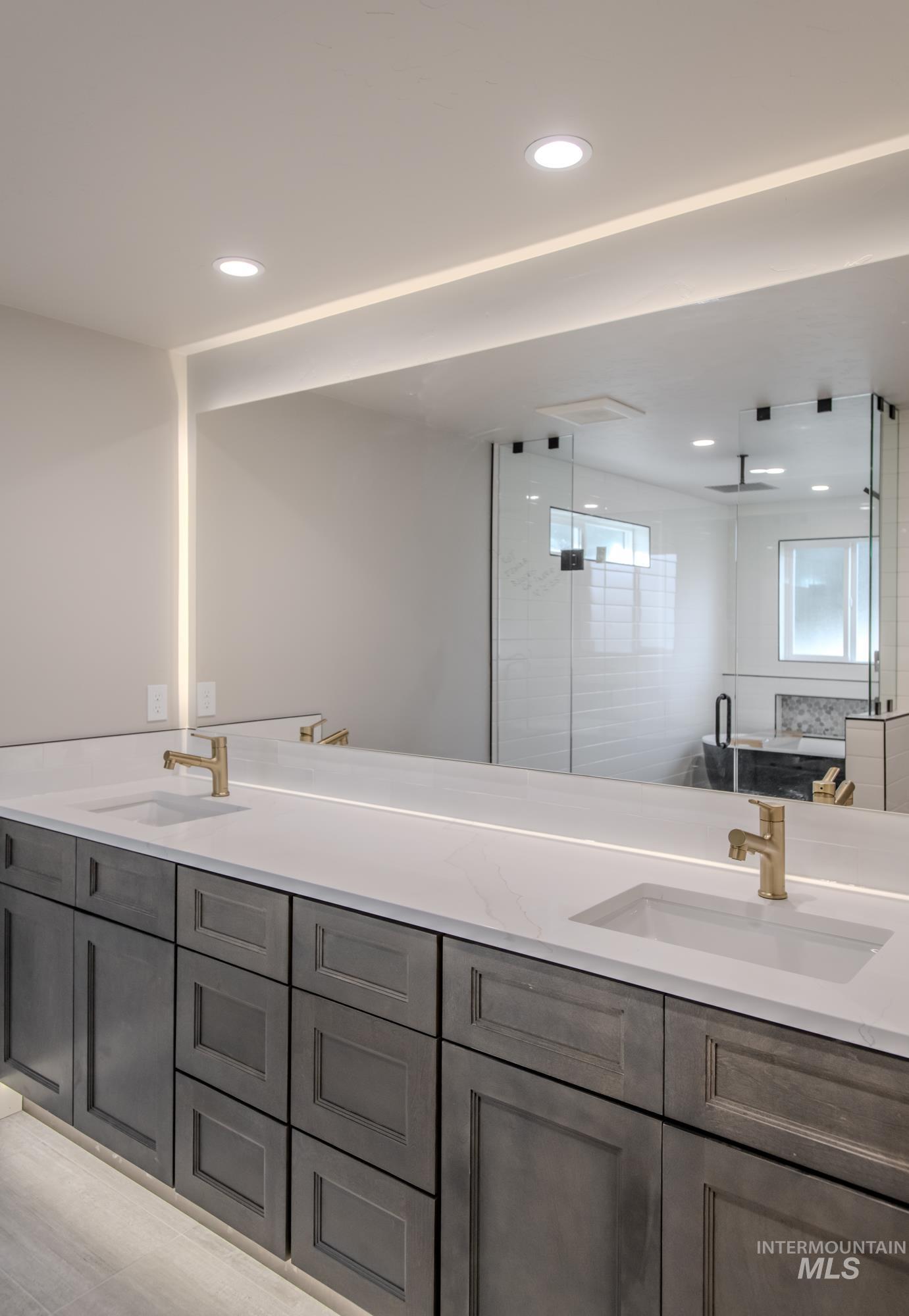 Full bathroom featuring double vanity, a shower bath wetroom, and recessed lighting