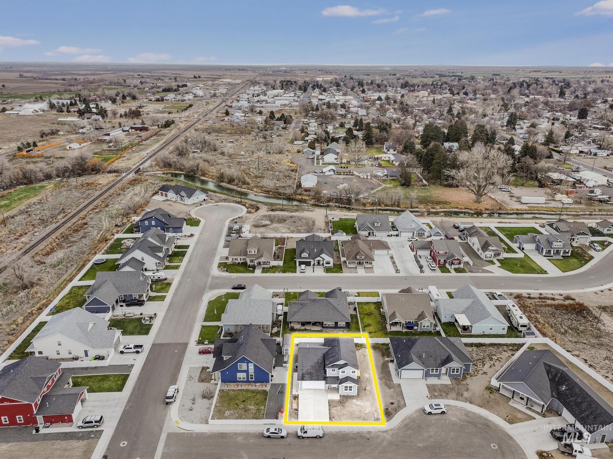 1008 Lincoln Circle, Gooding, Idaho 83330, 4 Bedrooms, 3 Bathrooms, Residential For Sale, Price $474,900,MLS 98970014