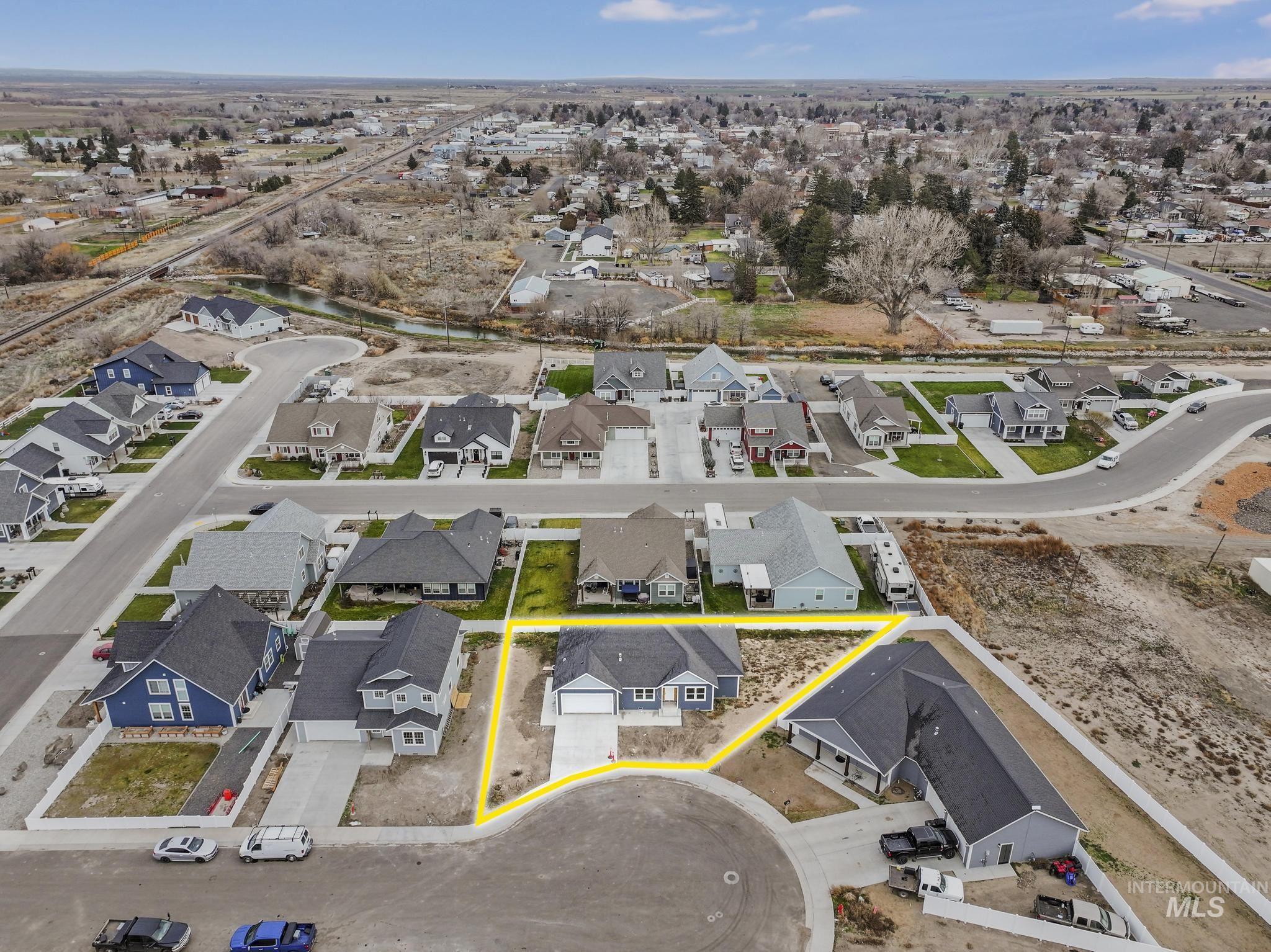 1012 Lincoln Circle, Gooding, Idaho 83330, 5 Bedrooms, 3 Bathrooms, Residential For Sale, Price $459,000, 98970015