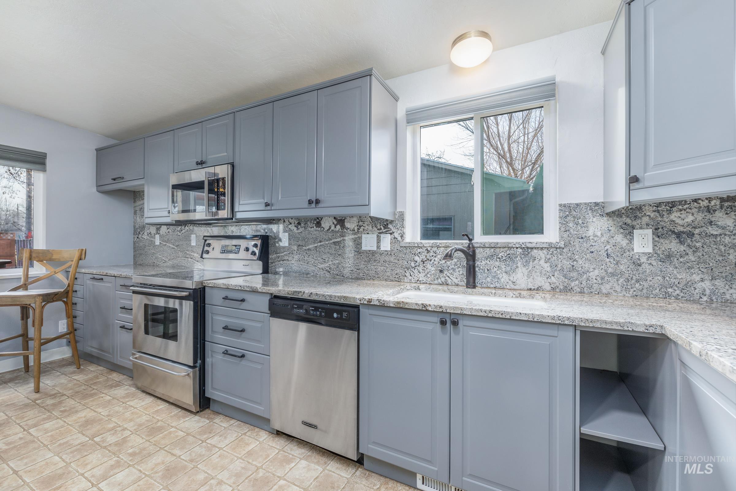 18 S Franklin Park, Boise, Idaho 83709, 3 Bedrooms, 1 Bathroom, Residential For Sale, Price $385,000,MLS 98970019