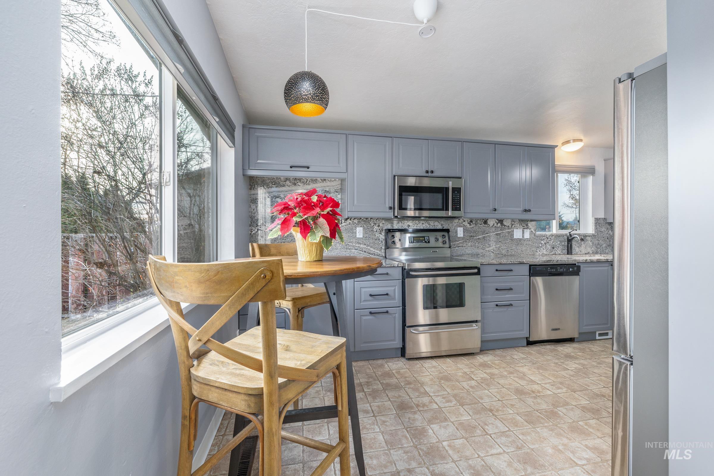 18 S Franklin Park, Boise, Idaho 83709, 3 Bedrooms, 1 Bathroom, Residential For Sale, Price $385,000,MLS 98970019