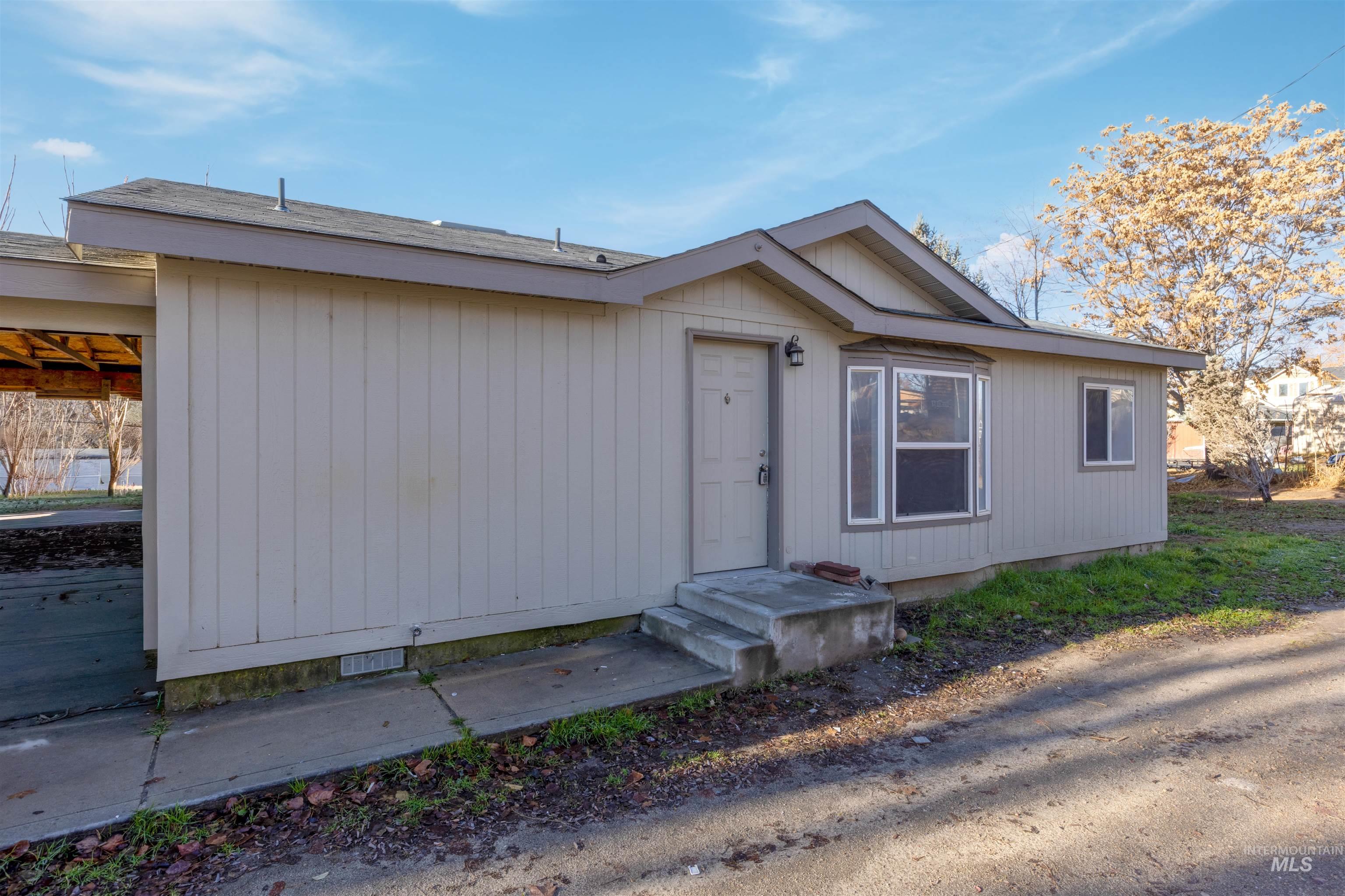 411 8th Avenue North, Nampa, Idaho 83687, 3 Bedrooms, 2 Bathrooms, Residential For Sale, Price $320,000, 98970023