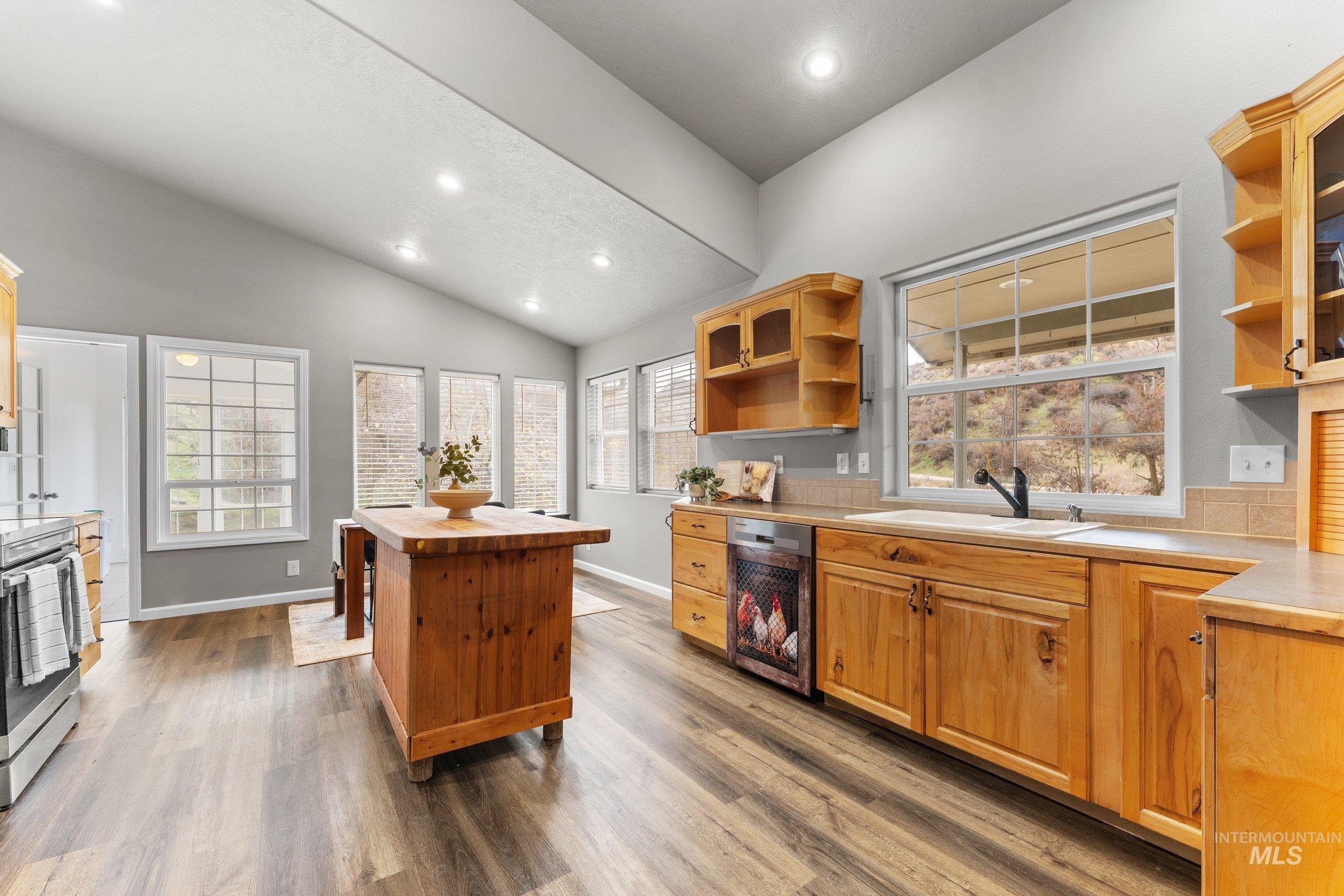 3 Branch Rd., Horseshoe Bend, Idaho 83629, 3 Bedrooms, 3 Bathrooms, Residential For Sale, Price $775,000, 98970026