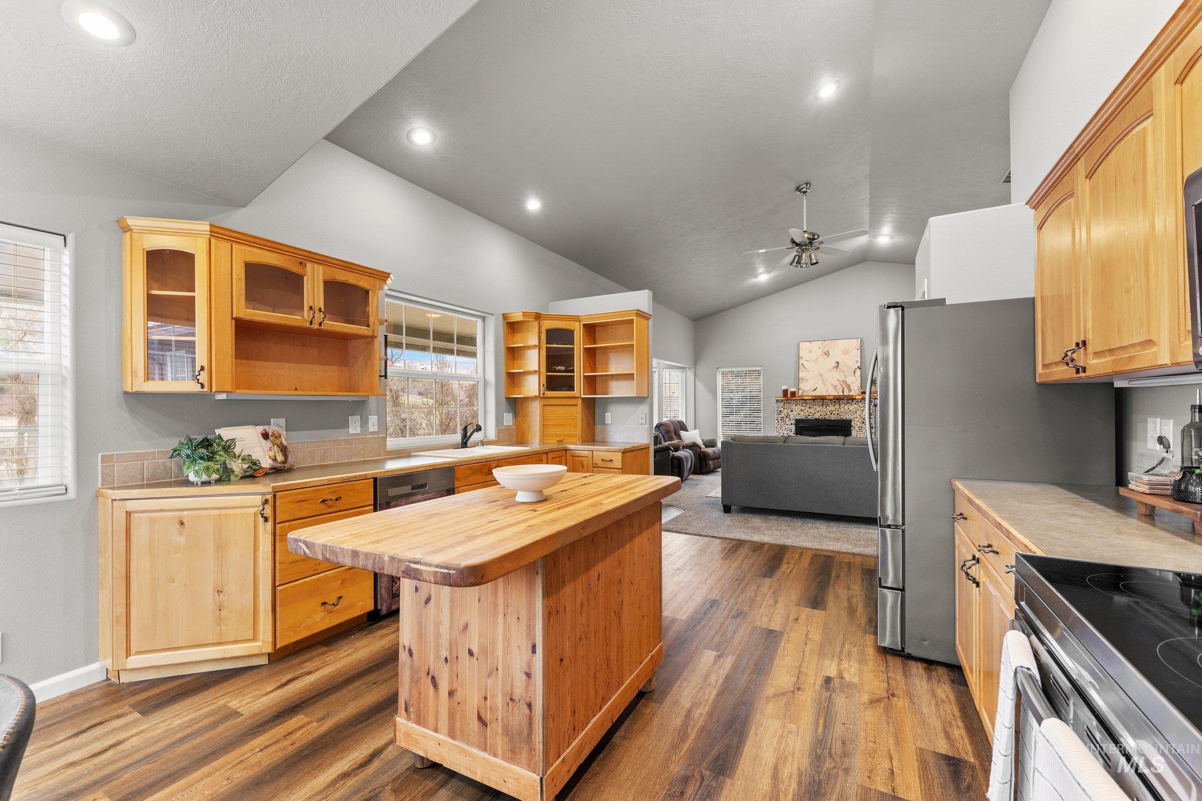 3 Branch Rd., Horseshoe Bend, Idaho 83629, 3 Bedrooms, 3 Bathrooms, Residential For Sale, Price $775,000, 98970026