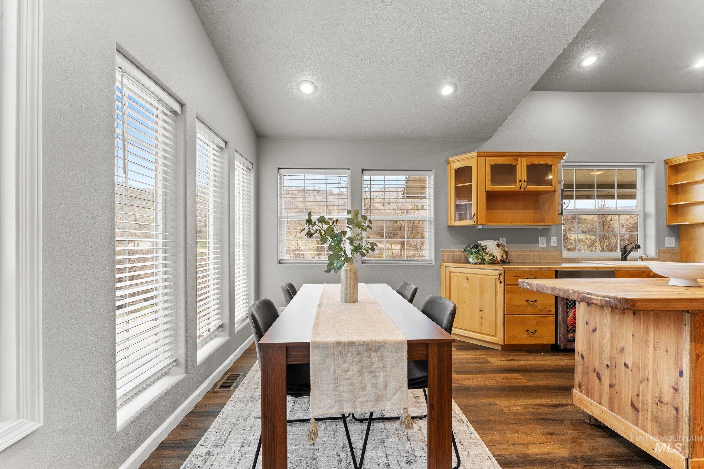 3 Branch Rd., Horseshoe Bend, Idaho 83629, 3 Bedrooms, 3 Bathrooms, Residential For Sale, Price $775,000, 98970026