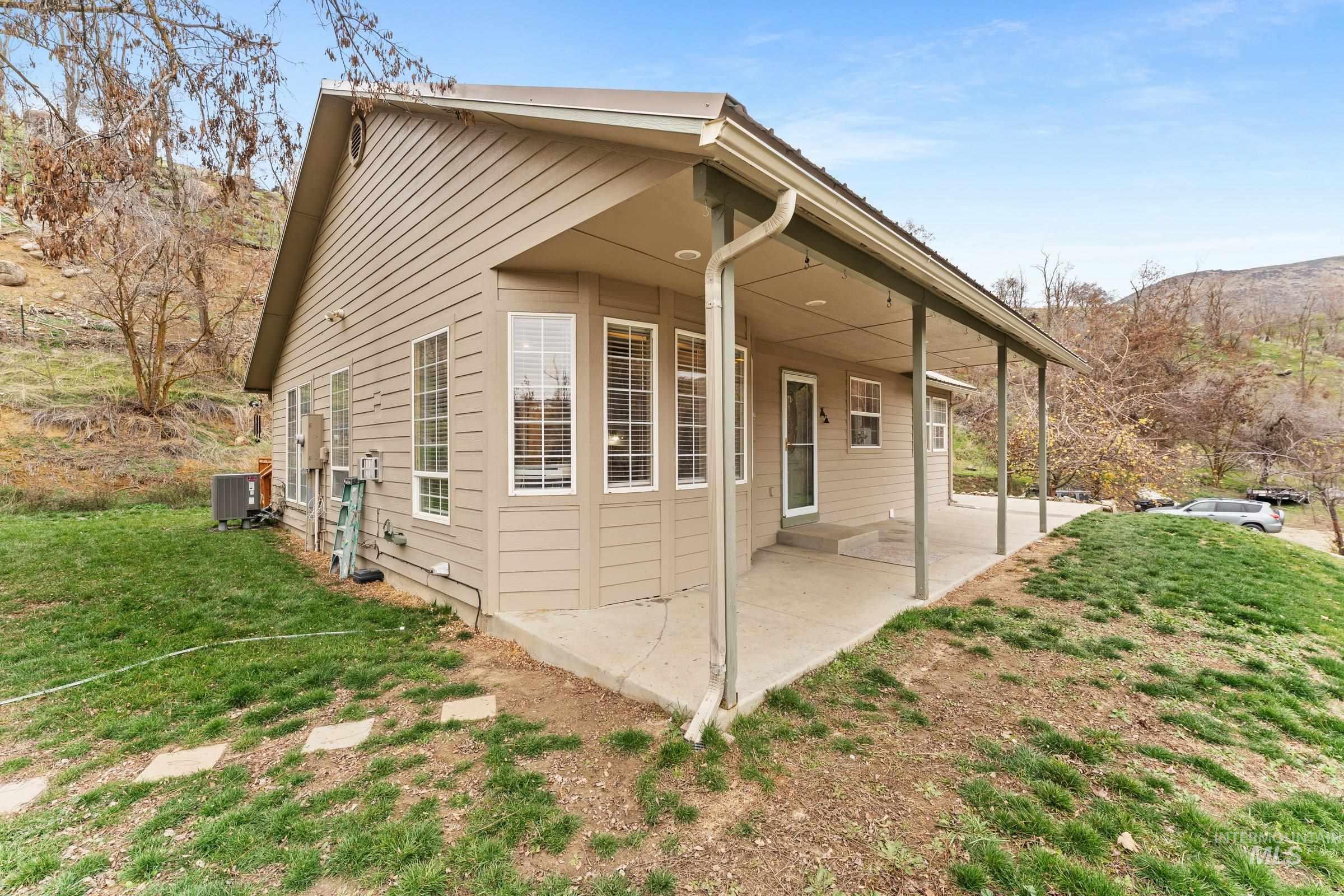 3 Branch Rd., Horseshoe Bend, Idaho 83629, 3 Bedrooms, 3 Bathrooms, Residential For Sale, Price $775,000, 98970026