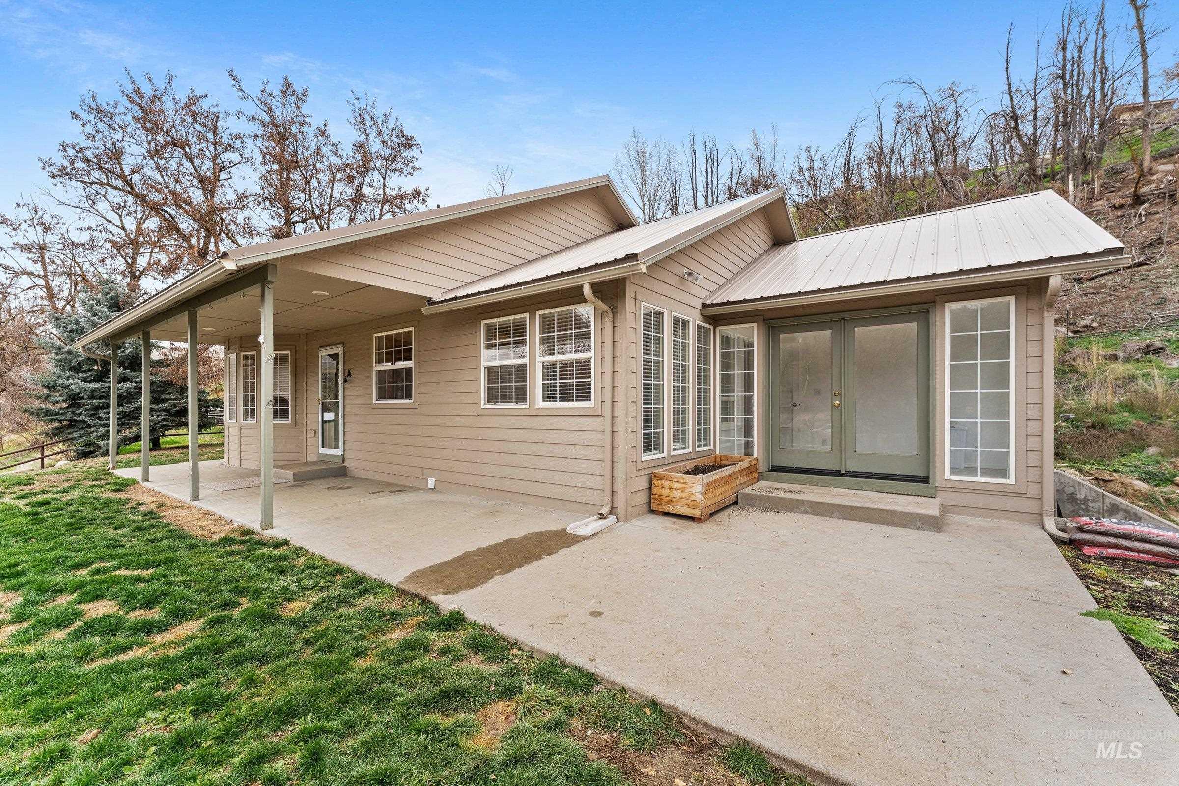 3 Branch Rd., Horseshoe Bend, Idaho 83629, 3 Bedrooms, 3 Bathrooms, Residential For Sale, Price $775,000, 98970026