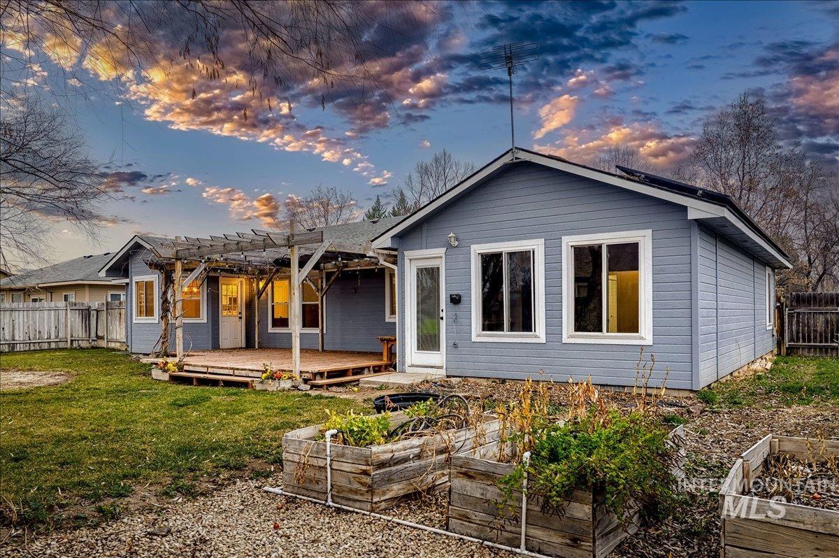 411 Hawthorne St, Nampa, Idaho 83686, 4 Bedrooms, 2 Bathrooms, Residential For Sale, Price $470,000, 98970032