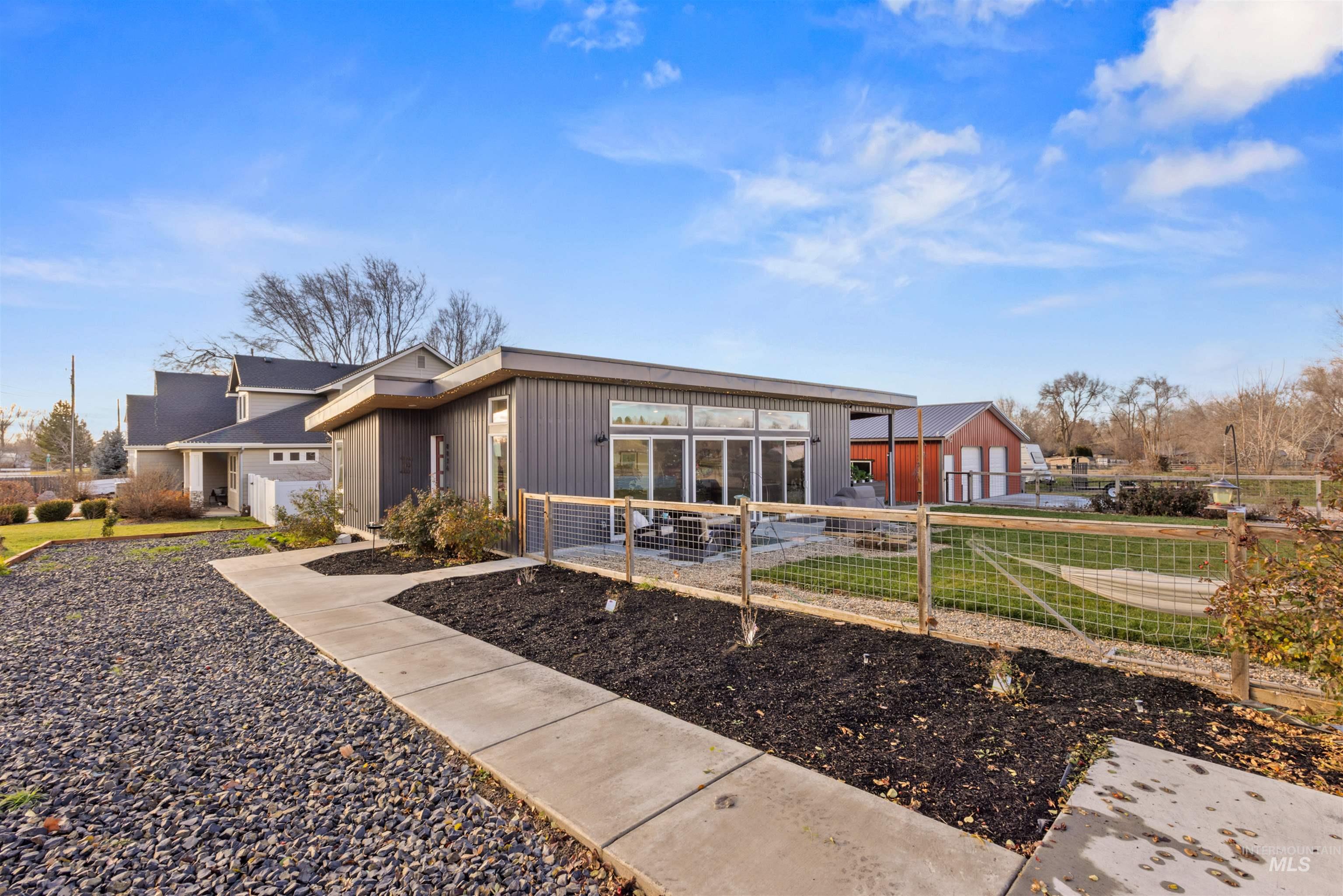 View of front facade featuring a fenced front yard