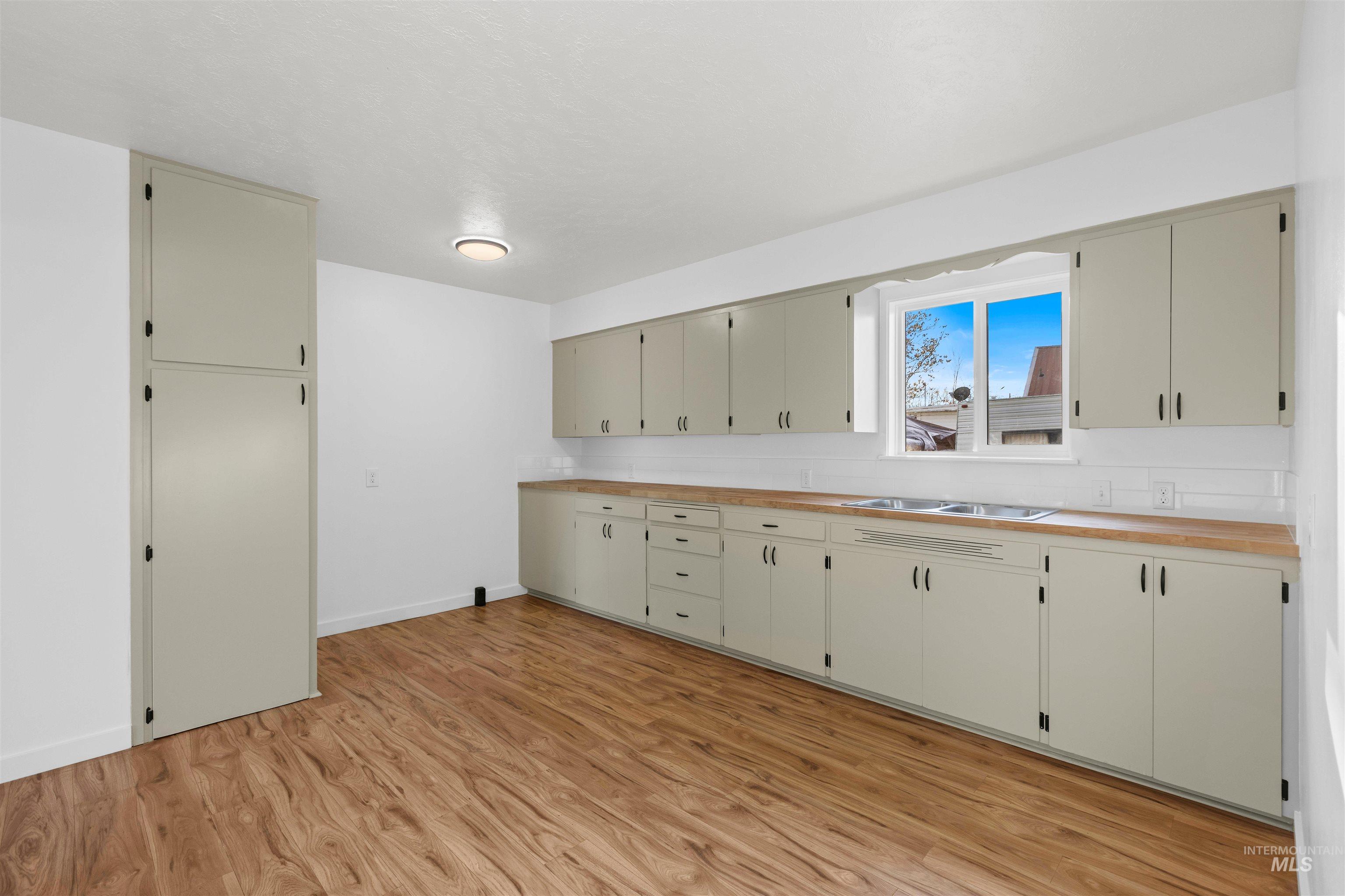 850 Riverside Ave, Grand View, Idaho 83624, 3 Bedrooms, 1 Bathroom, Residential For Sale, Price $239,990, 98970035