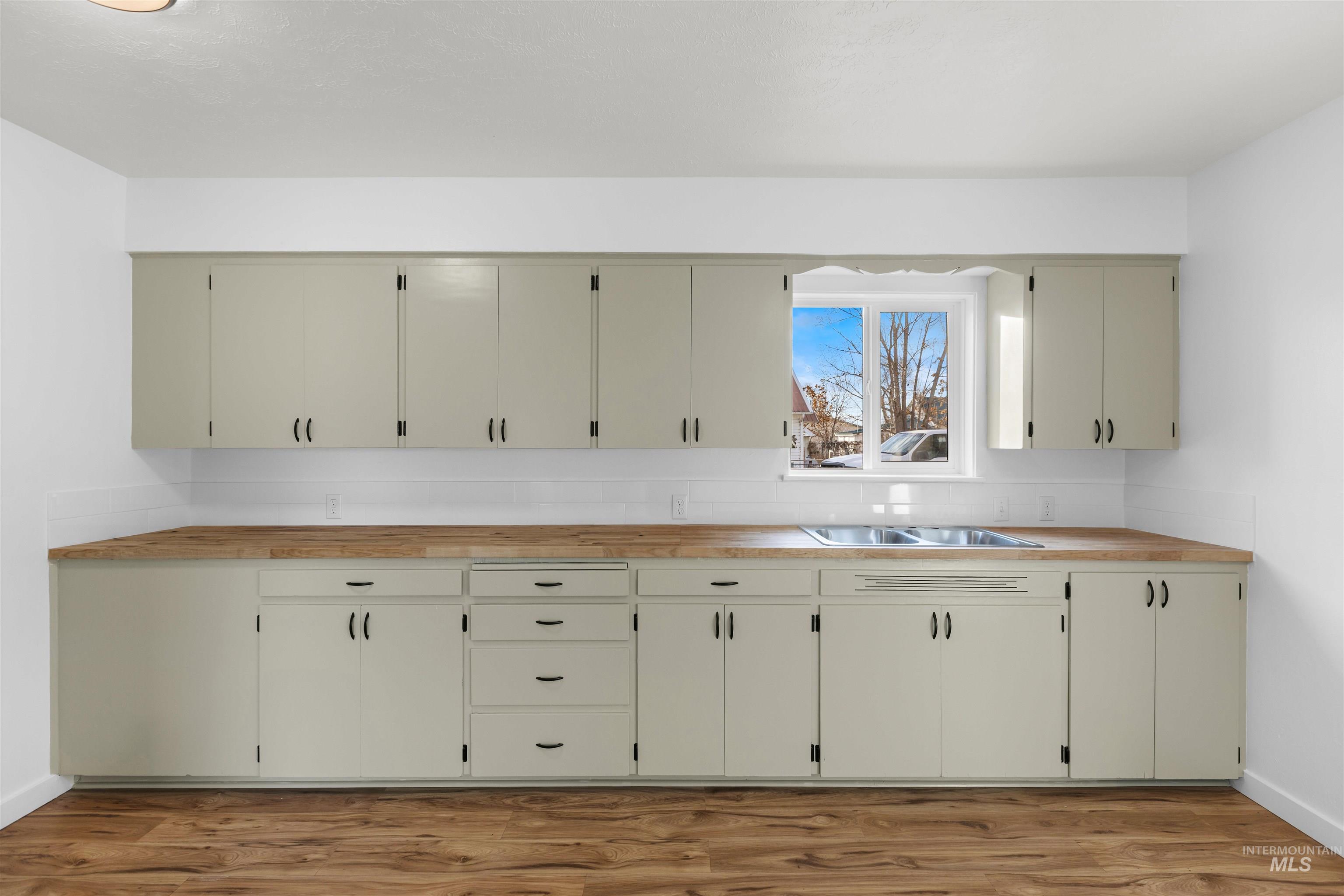 850 Riverside Ave, Grand View, Idaho 83624, 3 Bedrooms, 1 Bathroom, Residential For Sale, Price $239,990, 98970035