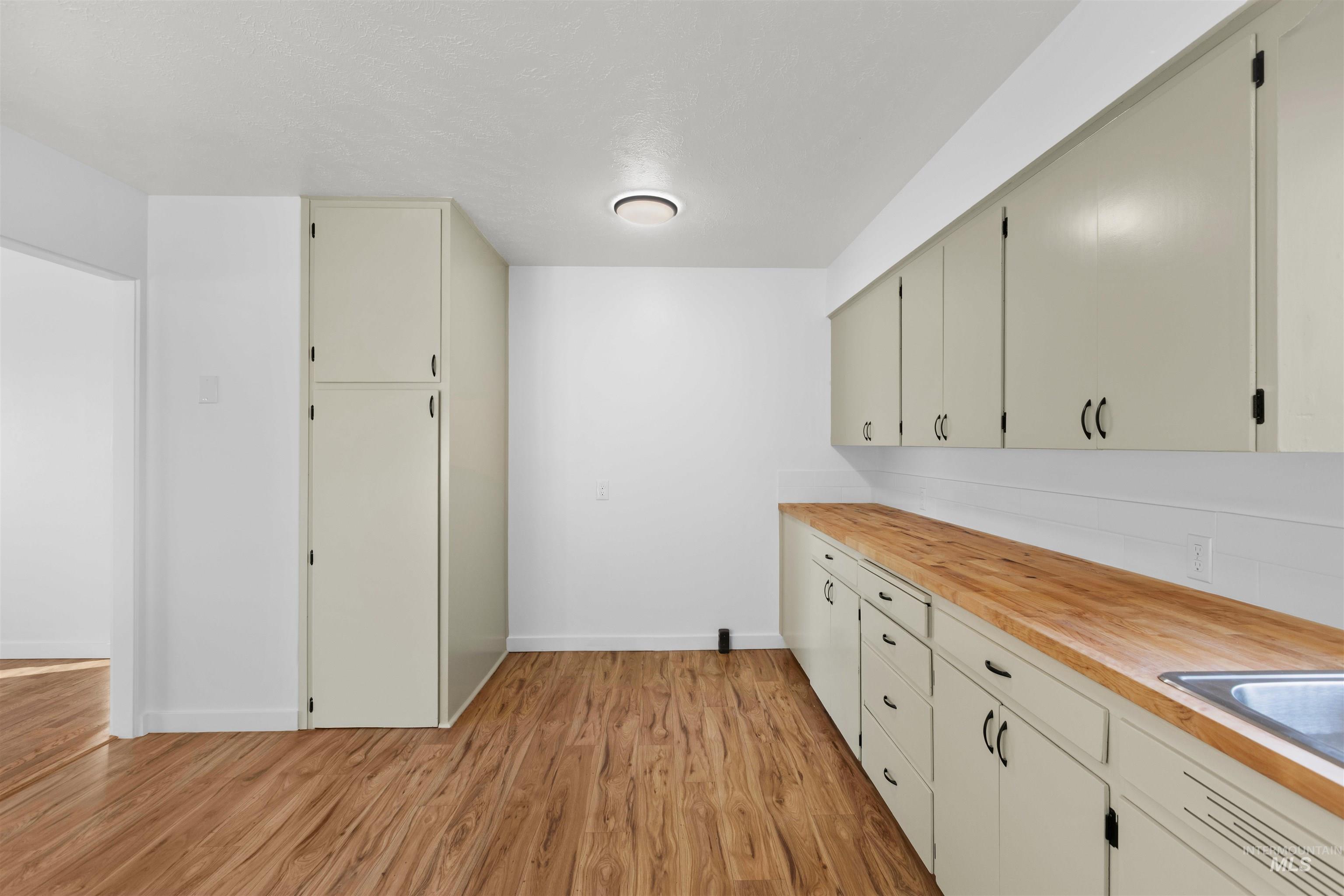 850 Riverside Ave, Grand View, Idaho 83624, 3 Bedrooms, 1 Bathroom, Residential For Sale, Price $239,990, 98970035