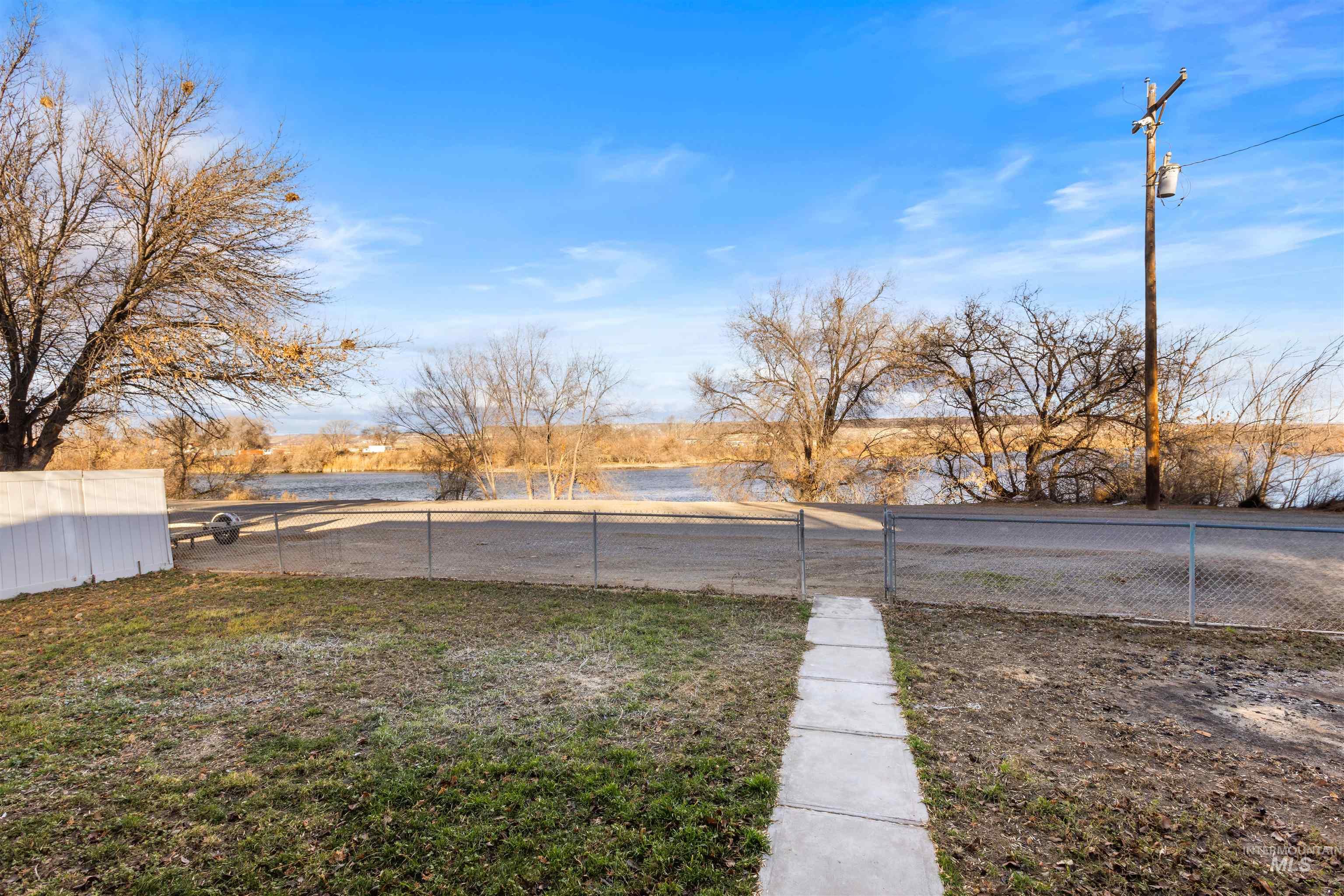 850 Riverside Ave, Grand View, Idaho 83624, 3 Bedrooms, 1 Bathroom, Residential For Sale, Price $239,990, 98970035