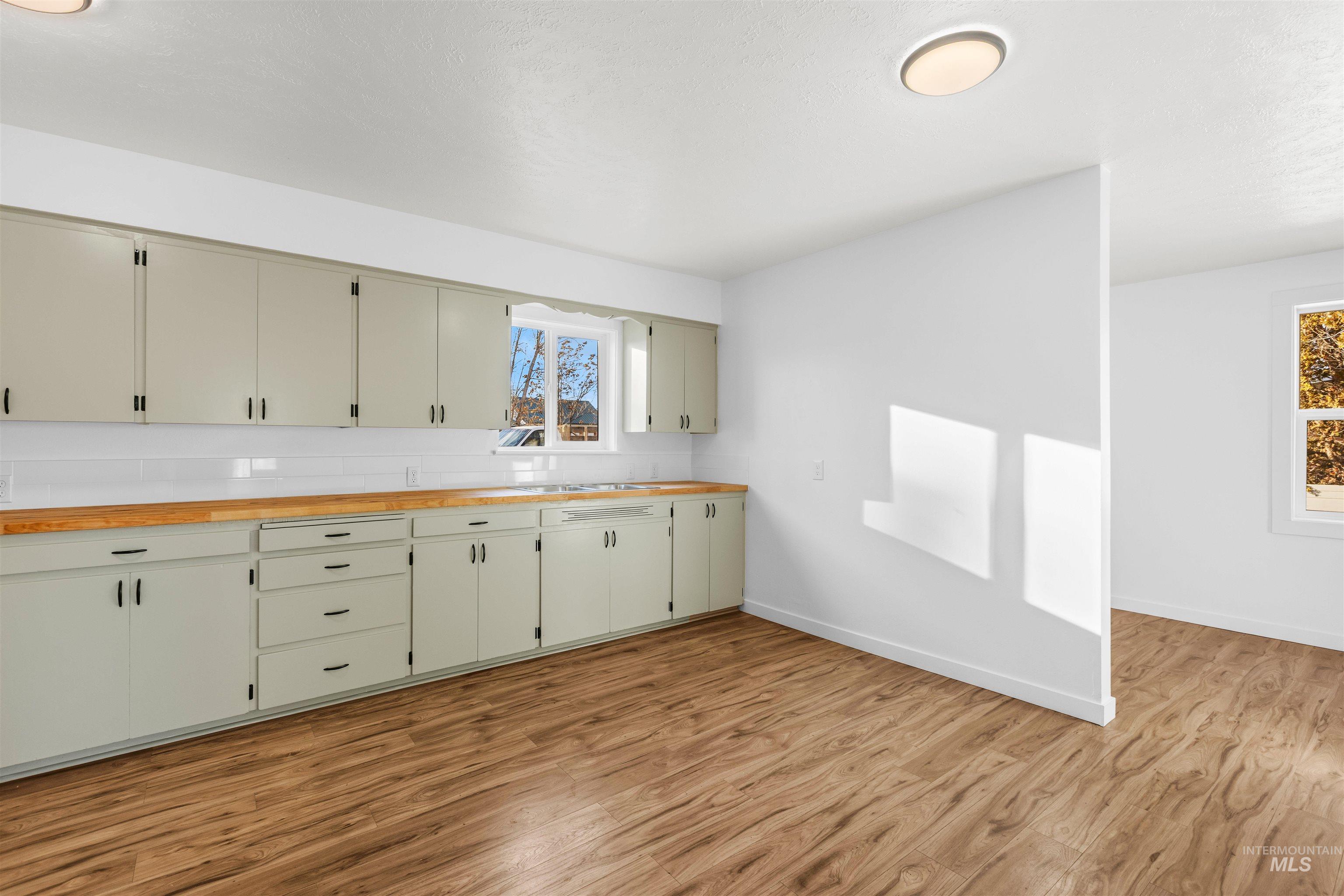 850 Riverside Ave, Grand View, Idaho 83624, 3 Bedrooms, 1 Bathroom, Residential For Sale, Price $239,990, 98970035