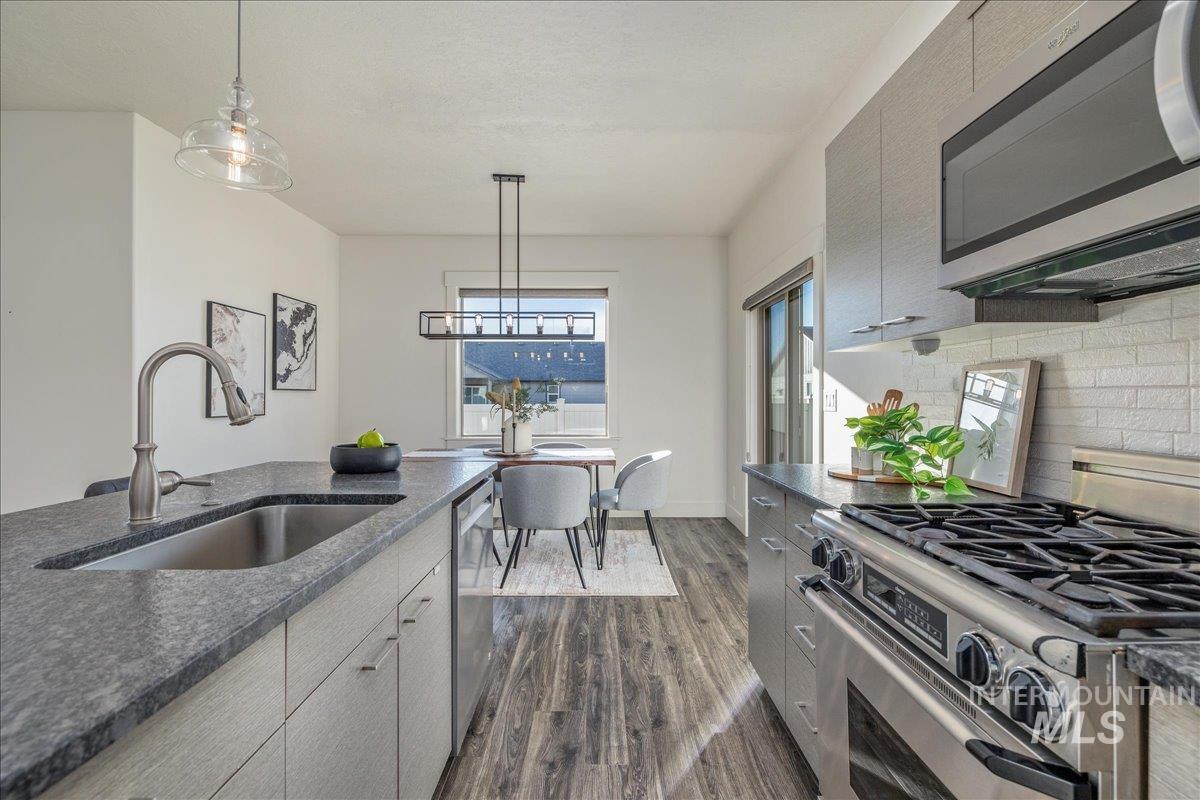 2415 W Sheridan Ave, Nampa, Idaho 83686, 3 Bedrooms, 2 Bathrooms, Residential For Sale, Price $485,000, 98970040