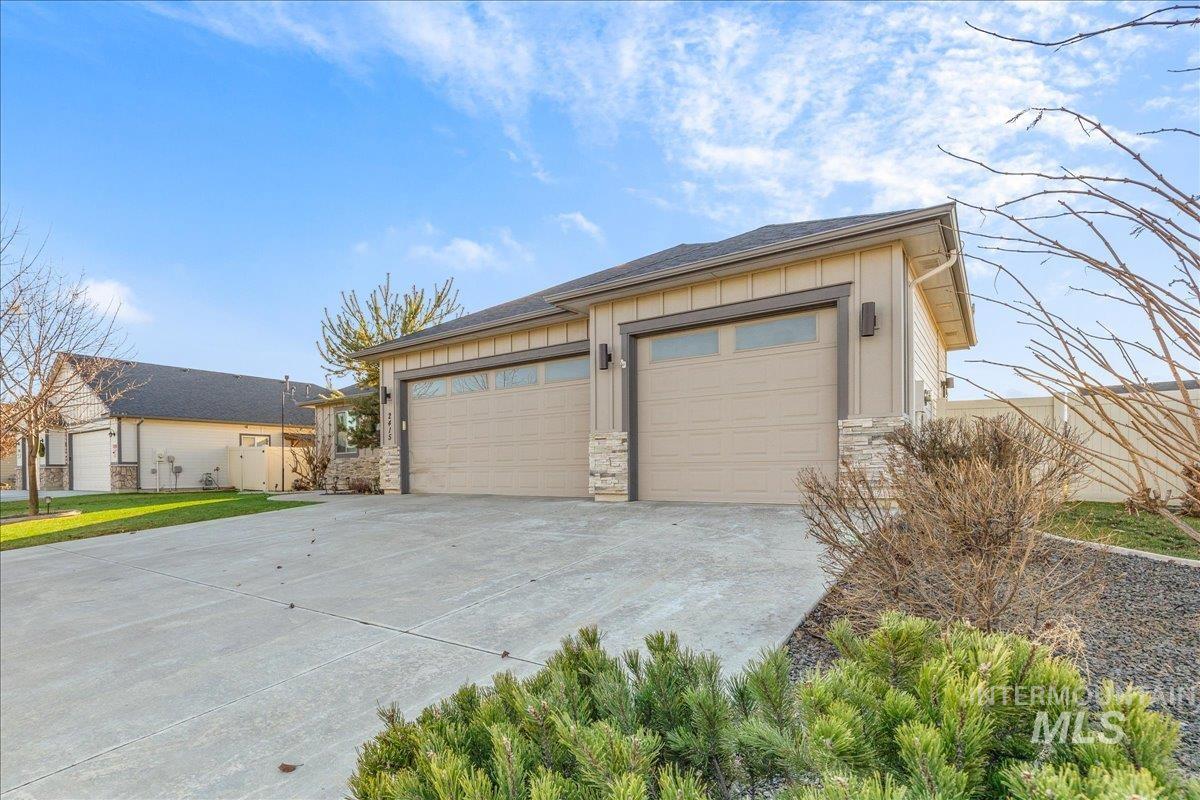 2415 W Sheridan Ave, Nampa, Idaho 83686, 3 Bedrooms, 2 Bathrooms, Residential For Sale, Price $485,000, 98970040