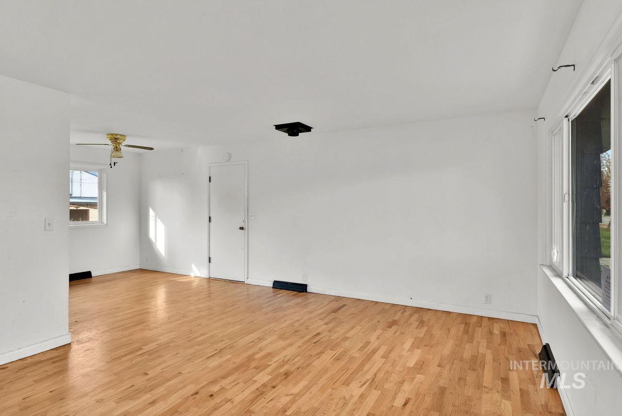 Unfurnished room with light wood-style floors and a ceiling fan