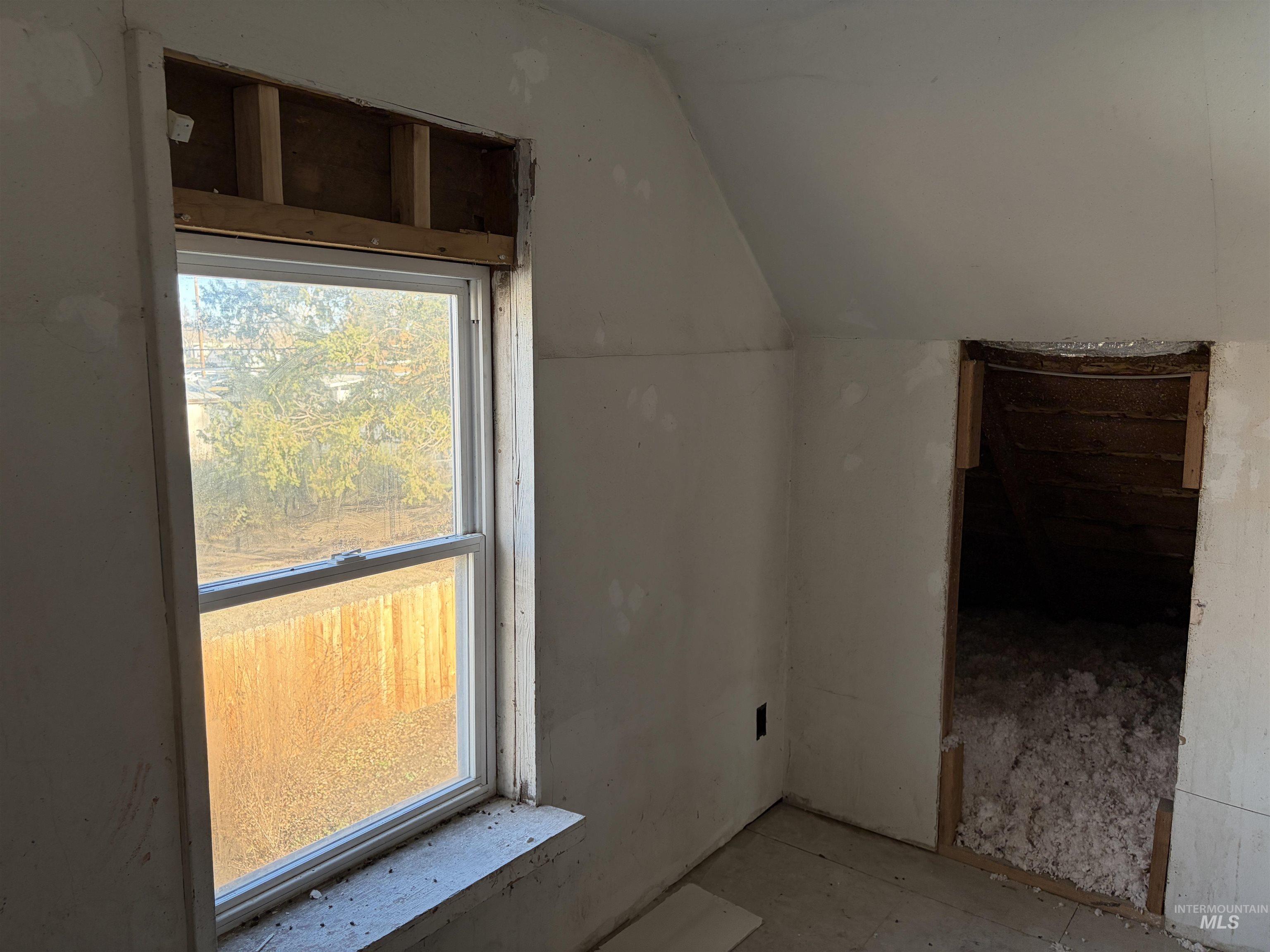 Additional living space with vaulted ceiling