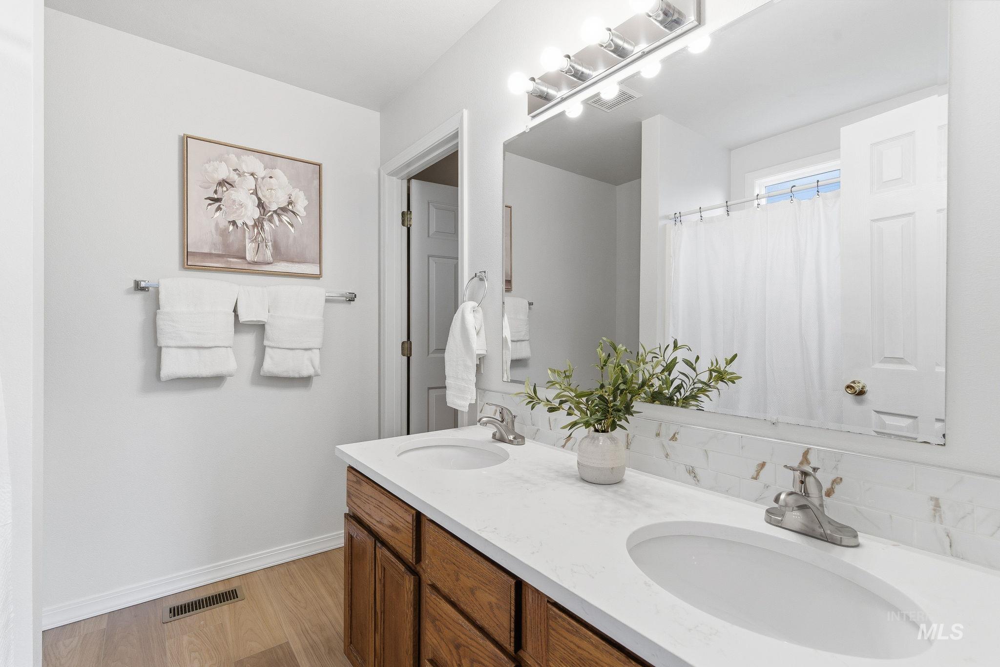 2255 E Grapewood Dr, Meridian, Idaho 83646, 3 Bedrooms, 2 Bathrooms, Residential For Sale, Price $412,000, 98970050