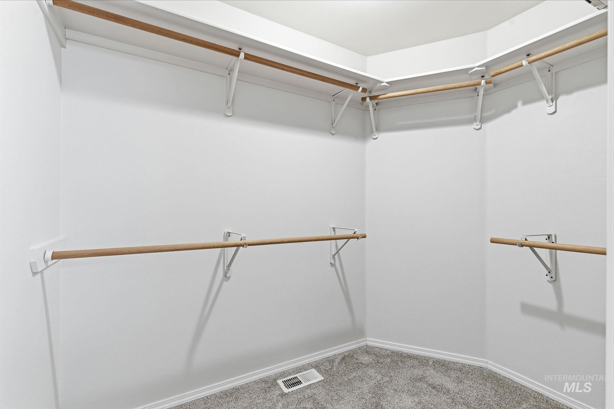 2255 E Grapewood Dr, Meridian, Idaho 83646, 3 Bedrooms, 2 Bathrooms, Residential For Sale, Price $412,000, 98970050