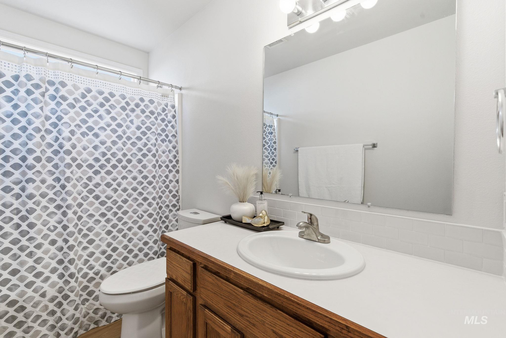 2255 E Grapewood Dr, Meridian, Idaho 83646, 3 Bedrooms, 2 Bathrooms, Residential For Sale, Price $412,000, 98970050