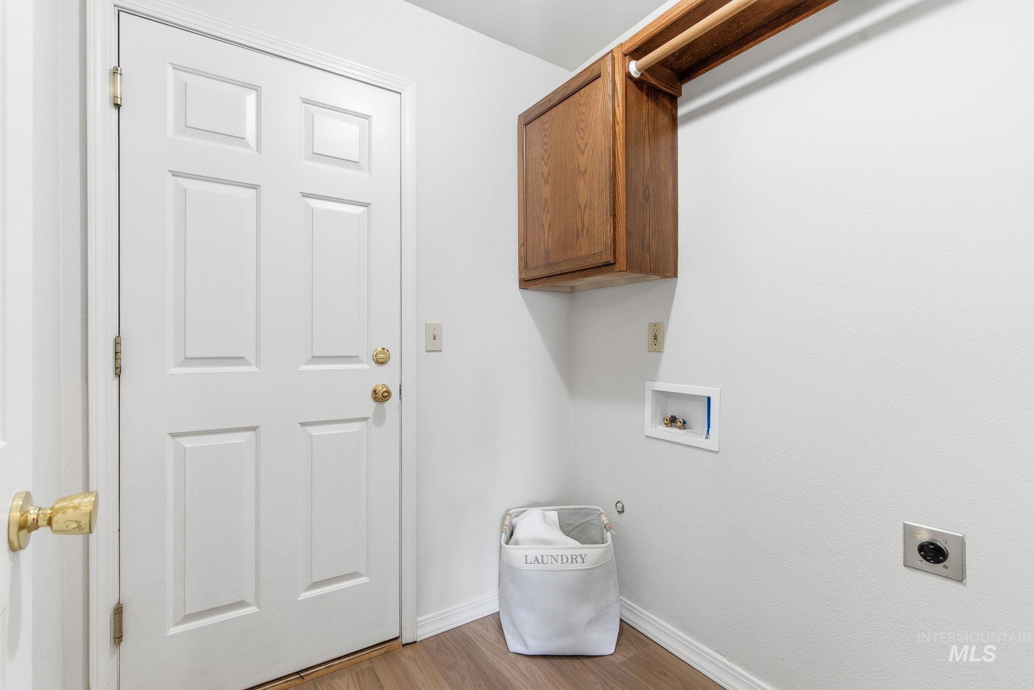 2255 E Grapewood Dr, Meridian, Idaho 83646, 3 Bedrooms, 2 Bathrooms, Residential For Sale, Price $412,000, 98970050