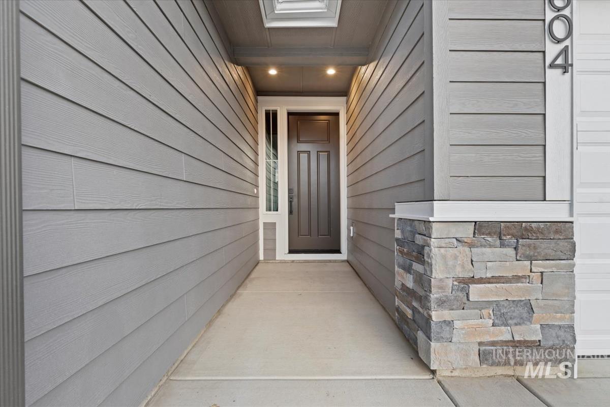 6604 N Good Dr., Eagle, Idaho 83629, 3 Bedrooms, 2.5 Bathrooms, Residential For Sale, Price $629,880, 98970053