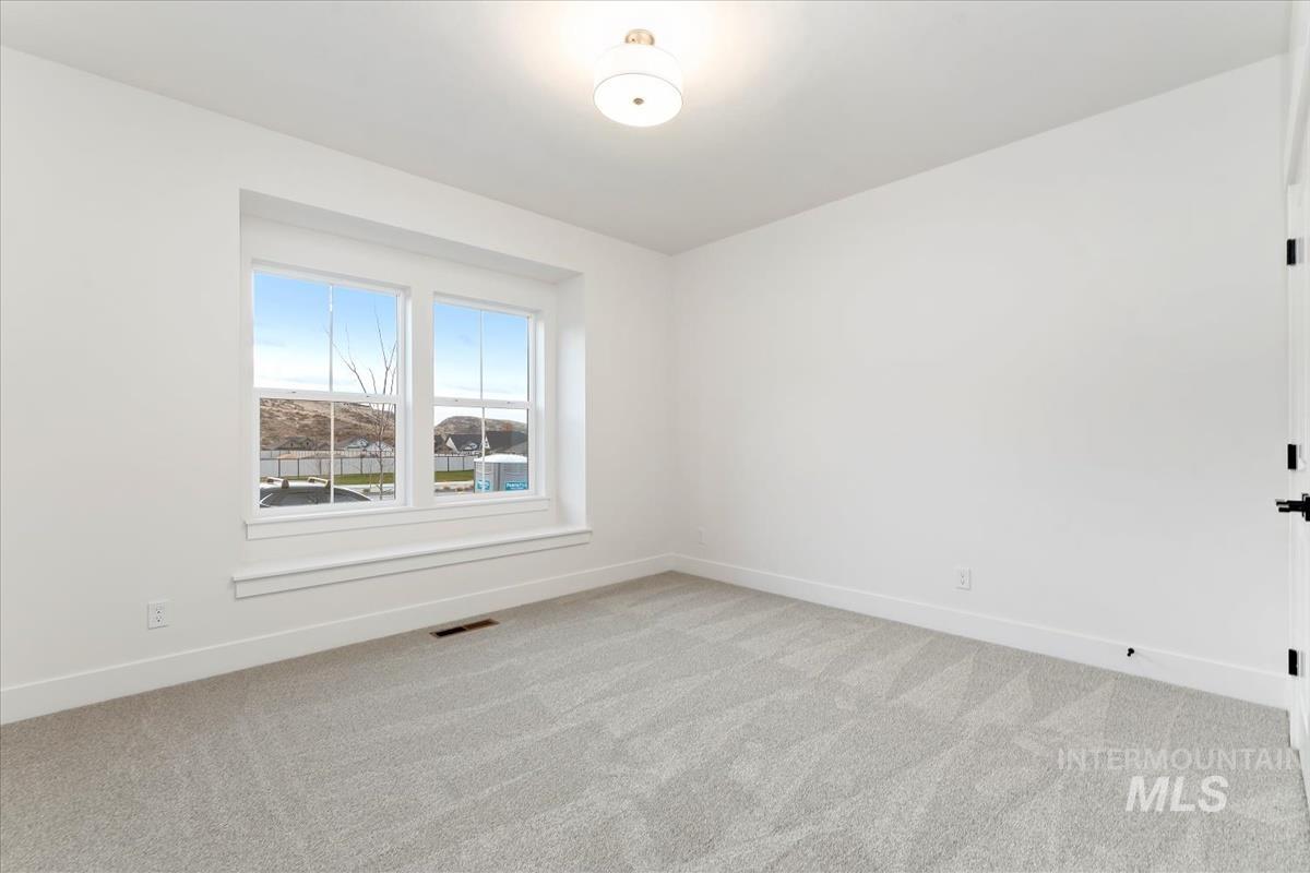 6604 N Good Dr., Eagle, Idaho 83629, 3 Bedrooms, 2.5 Bathrooms, Residential For Sale, Price $629,880, 98970053