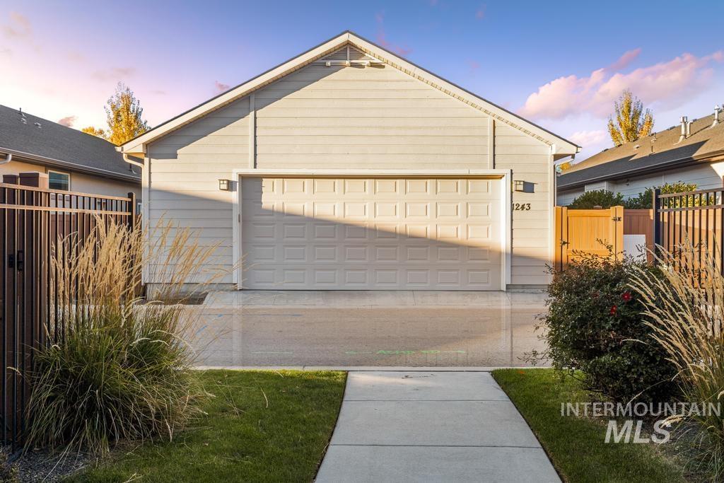 1243 E Prairiefire St, Meridian, Idaho 83646, 3 Bedrooms, 2 Bathrooms, Residential For Sale, Price $500,000, 98970054