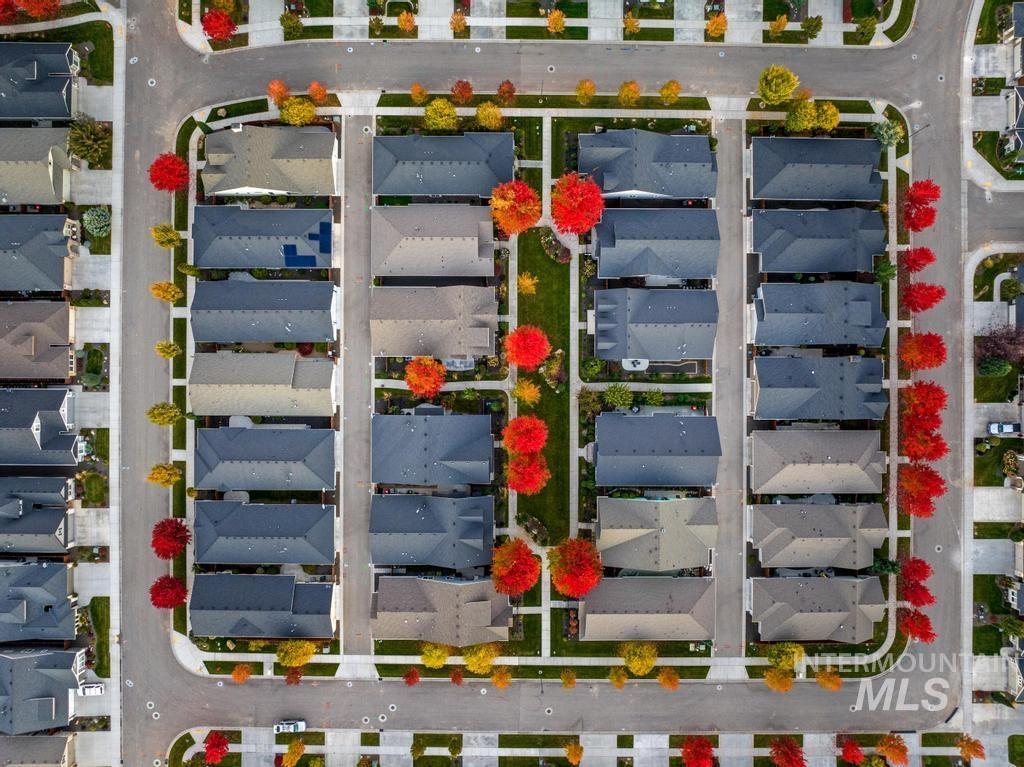 1243 E Prairiefire St, Meridian, Idaho 83646, 3 Bedrooms, 2 Bathrooms, Residential For Sale, Price $500,000, 98970054