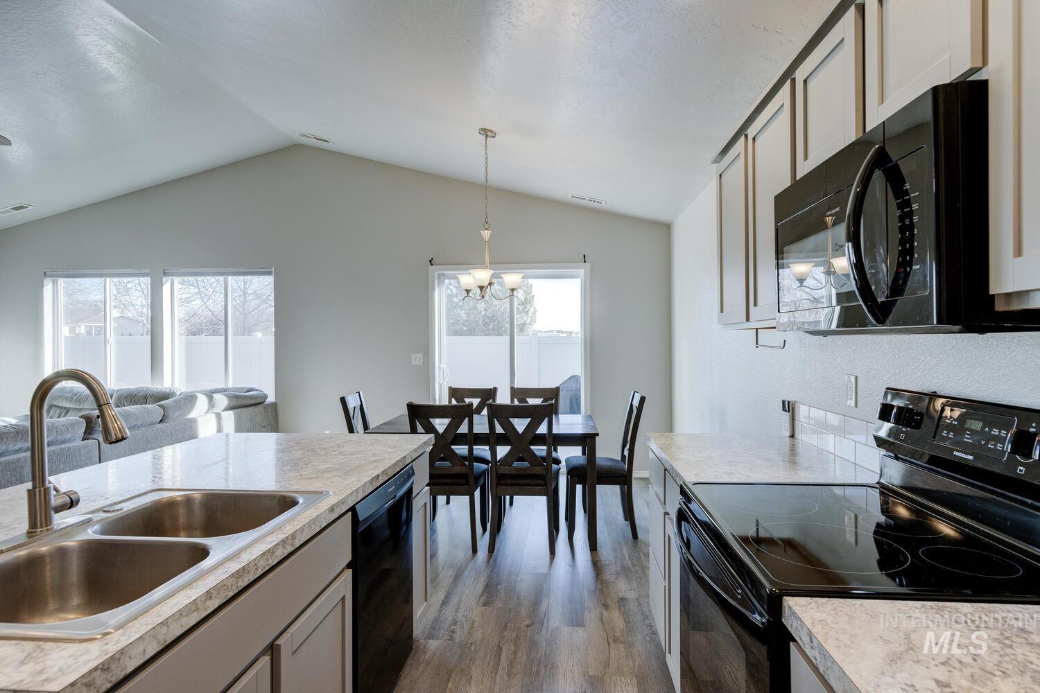 3660 S Alice Falls Ave, Nampa, Idaho 83686, 3 Bedrooms, 2 Bathrooms, Residential For Sale, Price $389,999,MLS 98970055