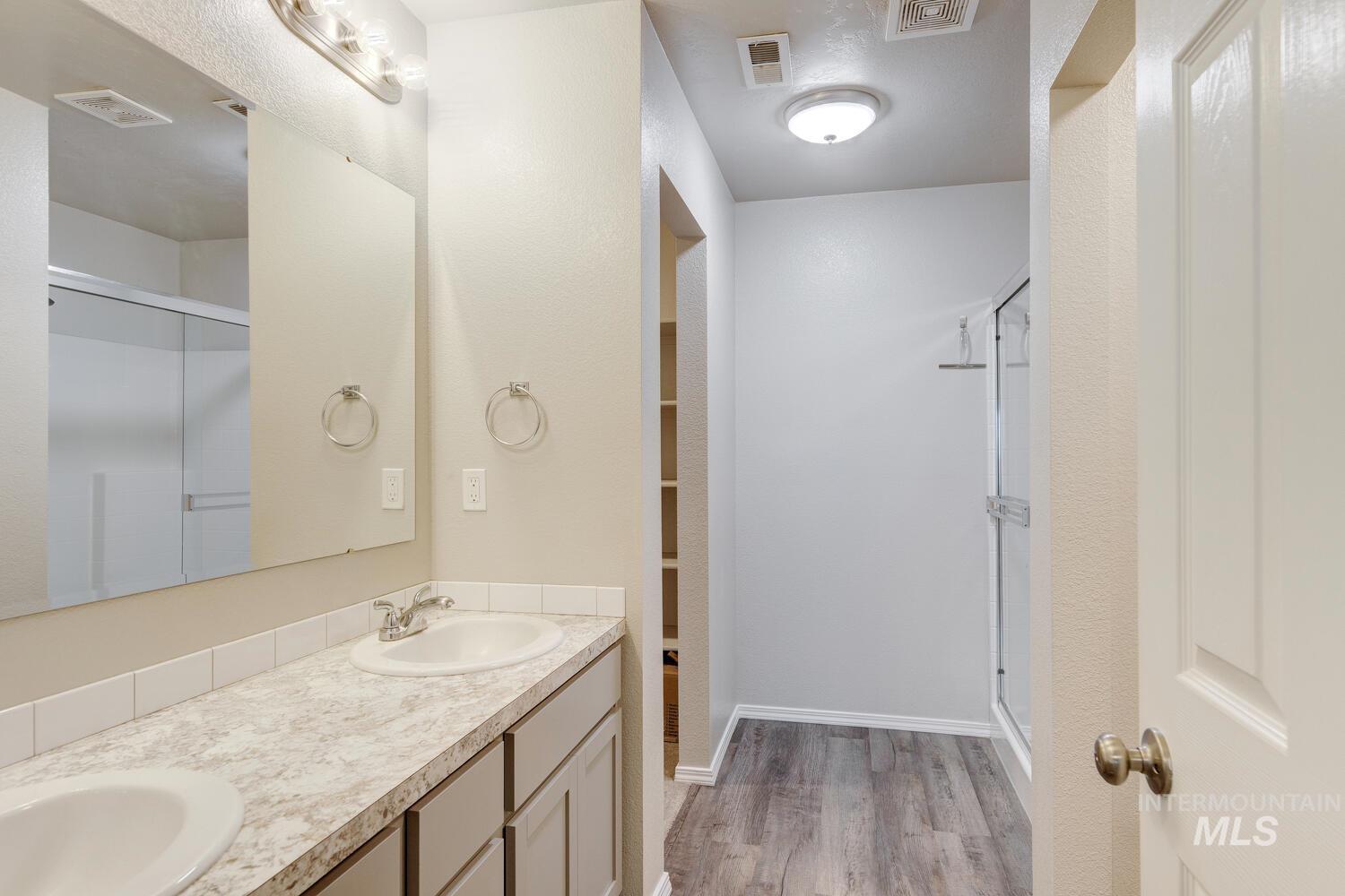 3660 S Alice Falls Ave, Nampa, Idaho 83686, 3 Bedrooms, 2 Bathrooms, Residential For Sale, Price $389,999,MLS 98970055