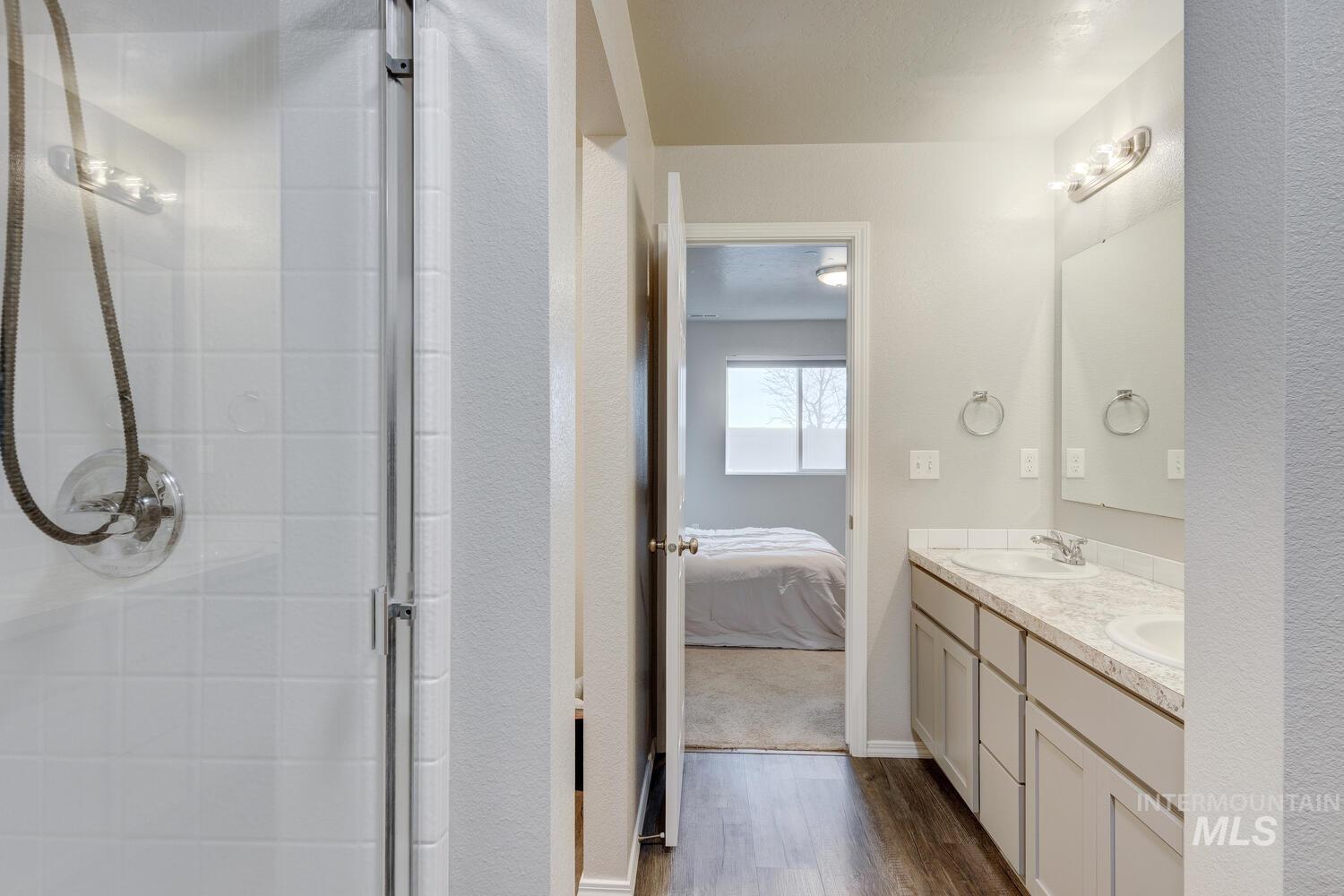 3660 S Alice Falls Ave, Nampa, Idaho 83686, 3 Bedrooms, 2 Bathrooms, Residential For Sale, Price $389,999,MLS 98970055