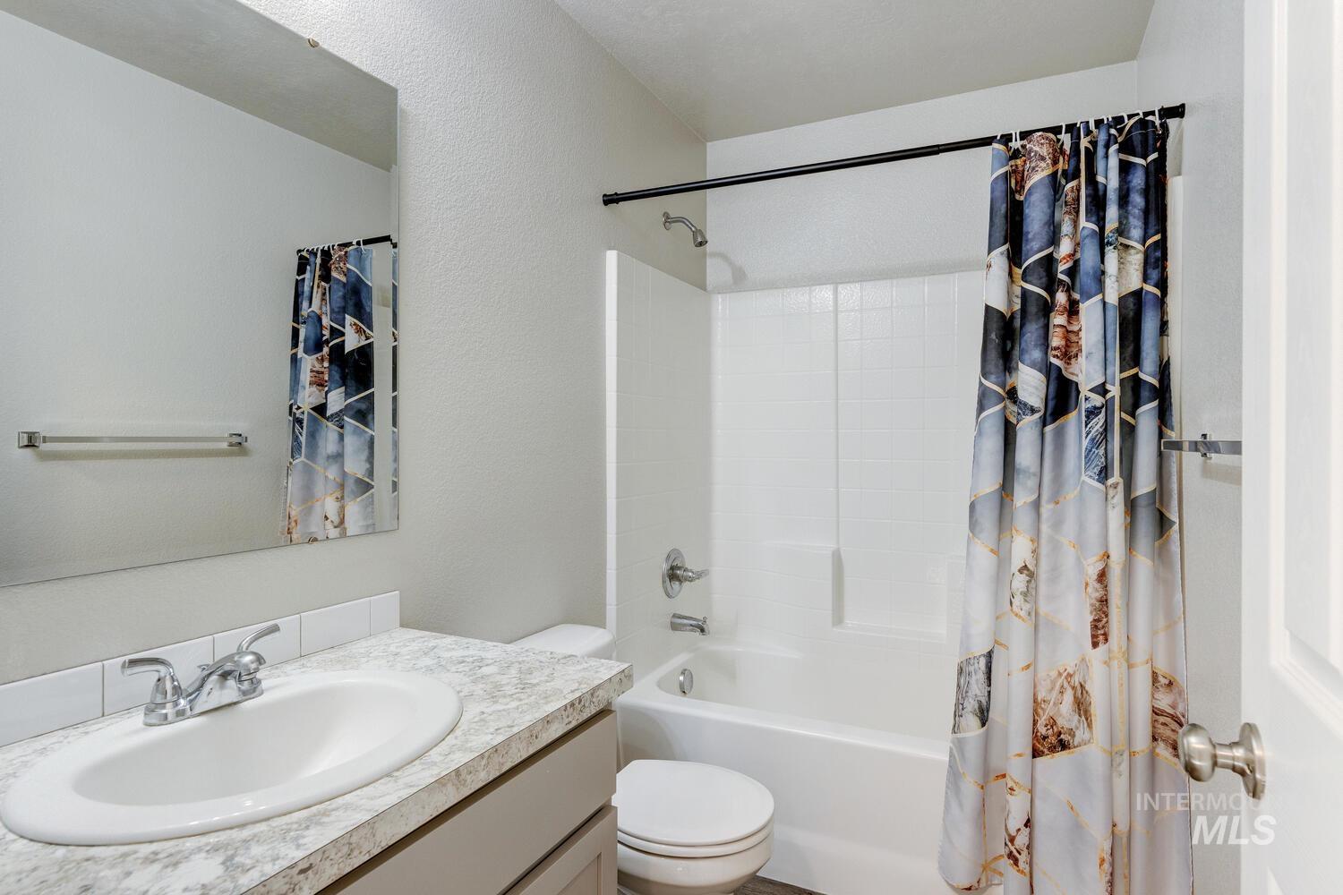 3660 S Alice Falls Ave, Nampa, Idaho 83686, 3 Bedrooms, 2 Bathrooms, Residential For Sale, Price $389,999,MLS 98970055